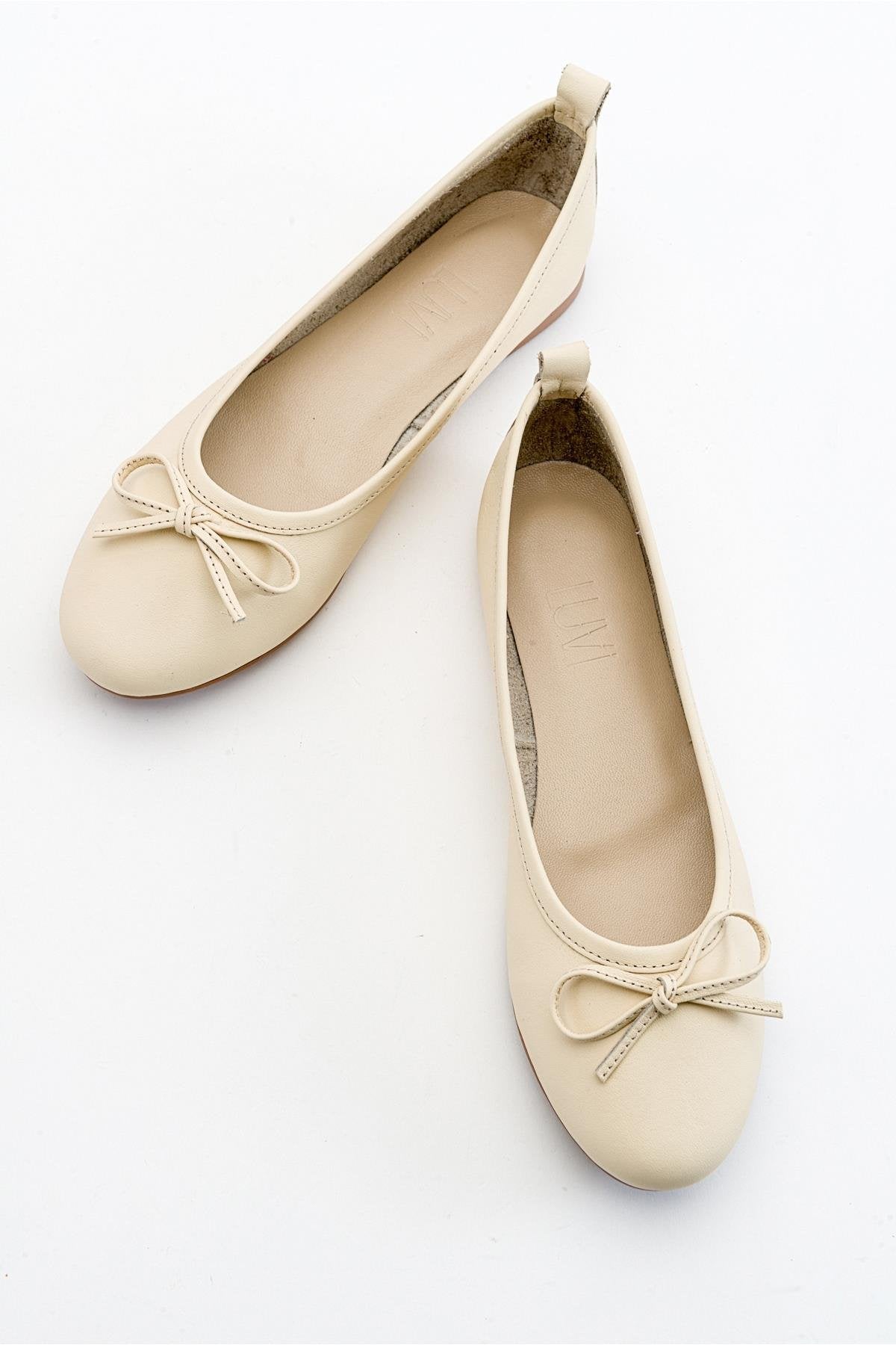 Florence - Beige Ballerina Flats – detail view showing bow, leather, suede, Vowalisse