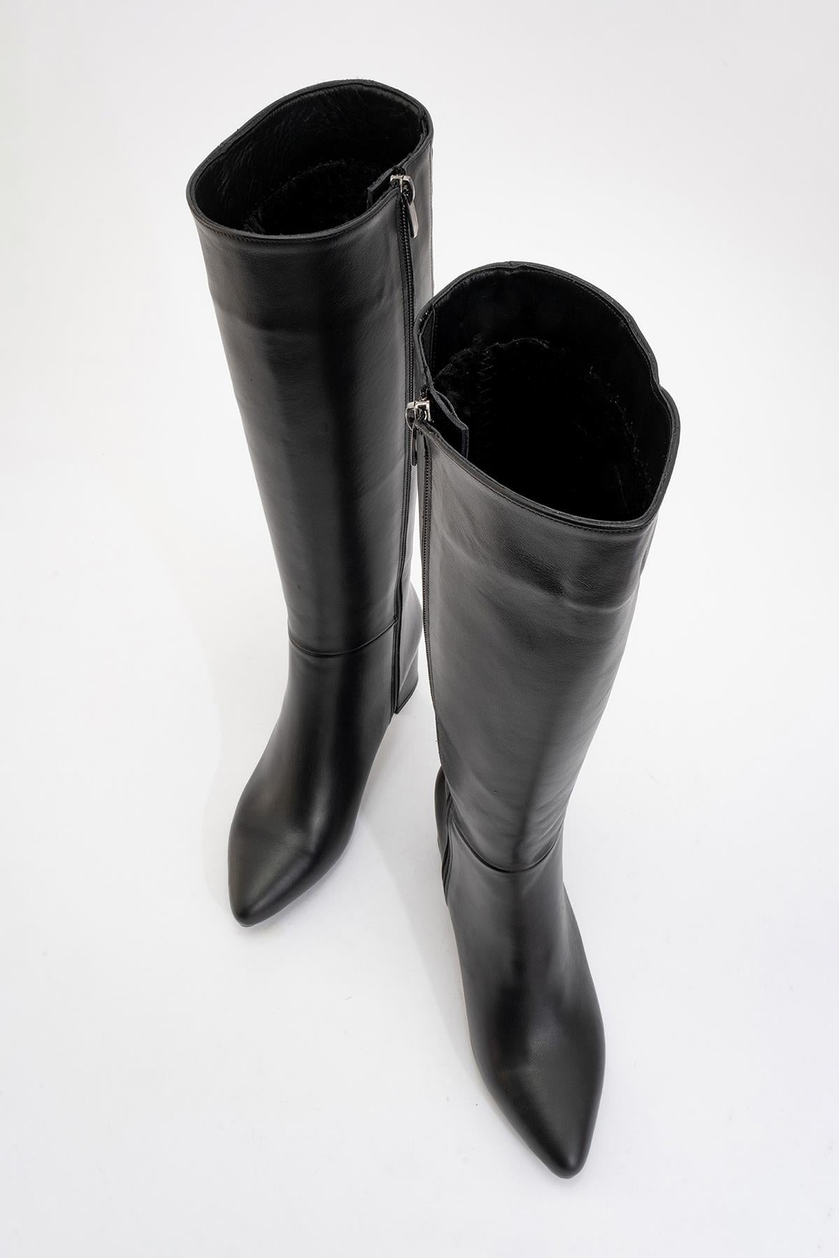 Sejas - Black Genuine Leather Heeled Boot – side view showing leather, black, Vowalisse