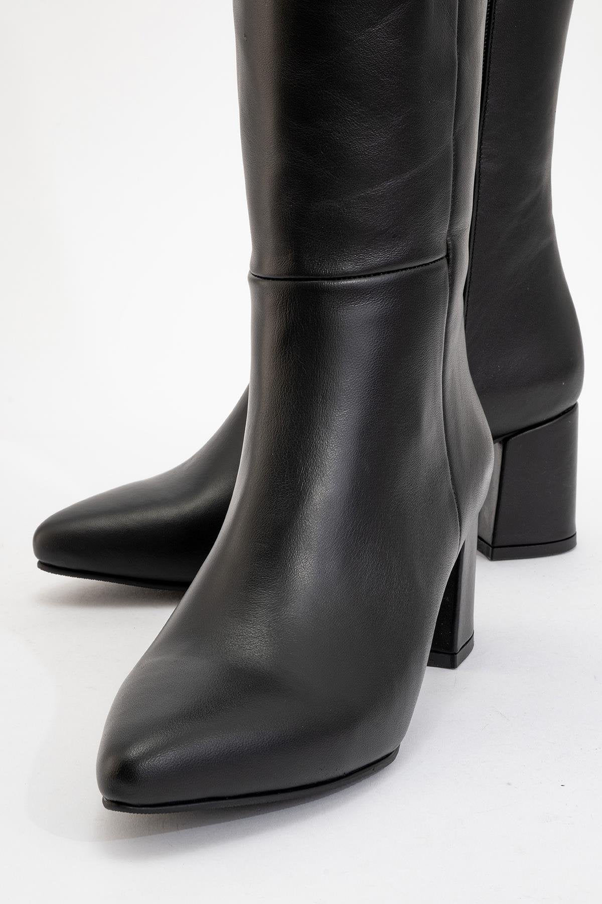 Sejas - Black Genuine Leather Heeled Boot – detail view showing leather, black, Vowalisse