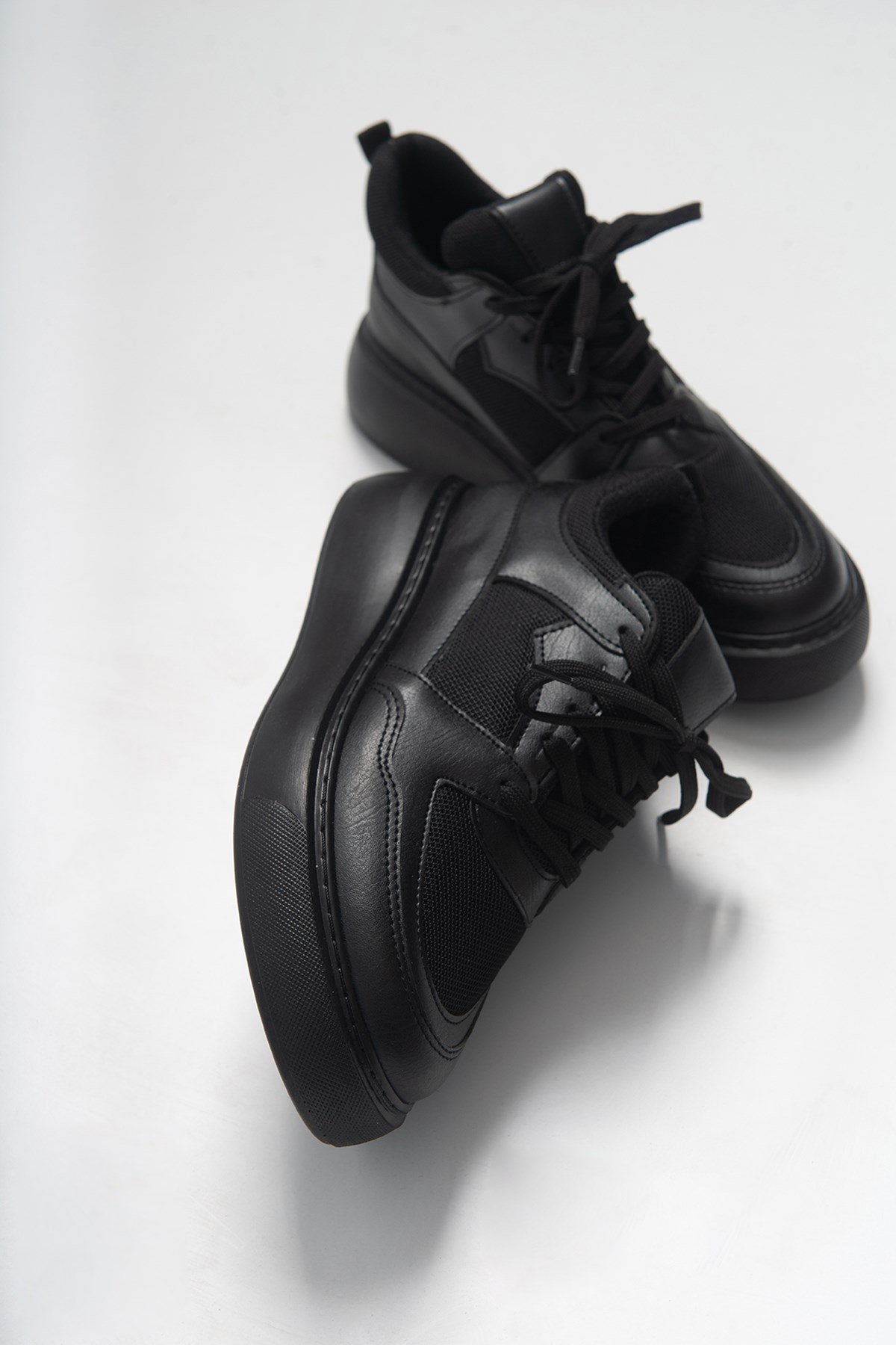 Pure - Black Sneaker – heel view showing leather, black, Vowalisse