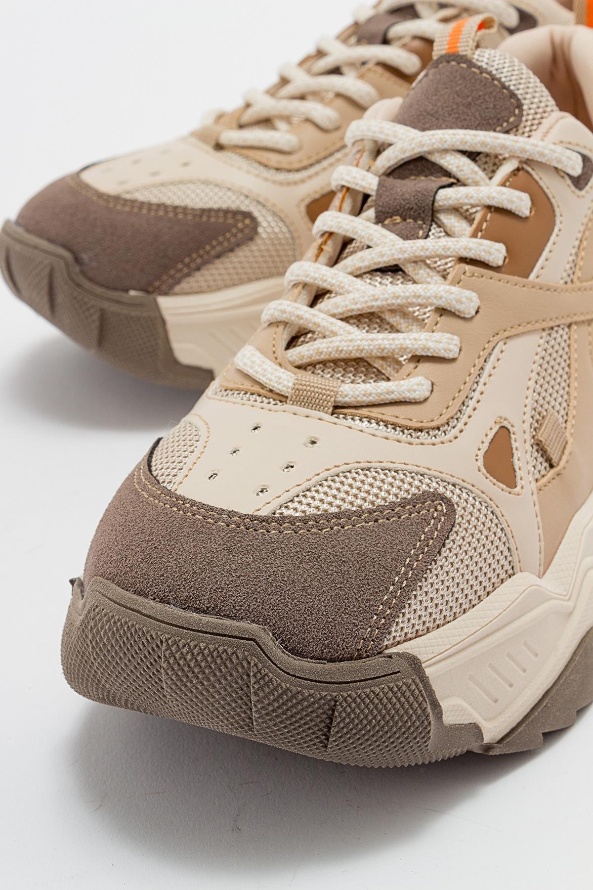 Loretta - Beige-Brown Sneaker – heel view showing leather, Vowalisse