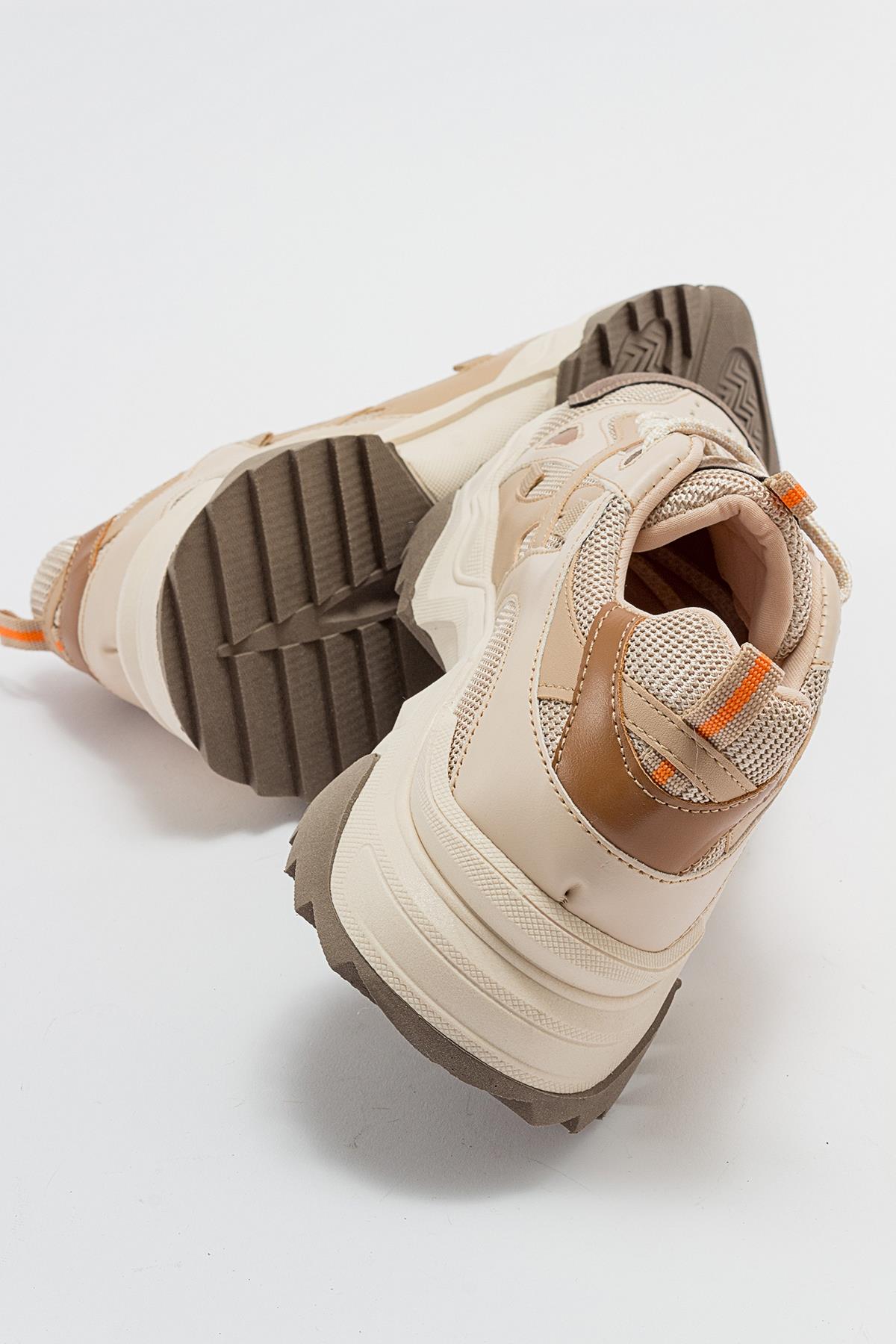 Loretta - Beige-Brown Sneaker – back view showing leather, Vowalisse