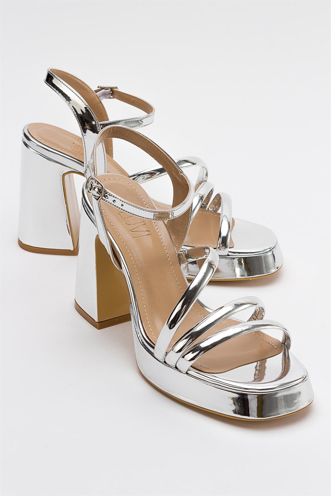 Heas Silver Platform Sandal – front three-quarter view showing leather, silver, Vowalisse