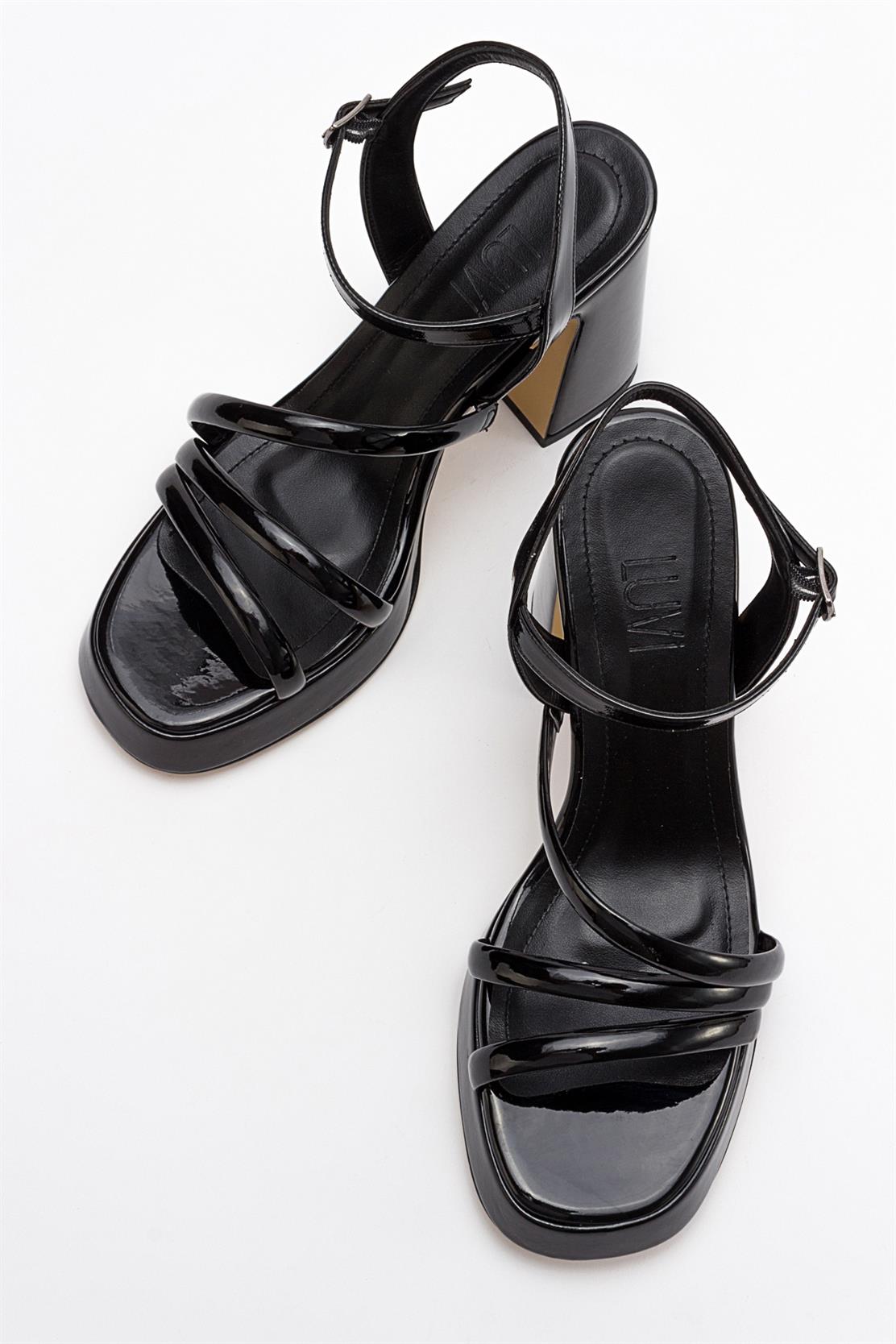 Heas Black Platform Sandal – heel view showing leather, black, Vowalisse