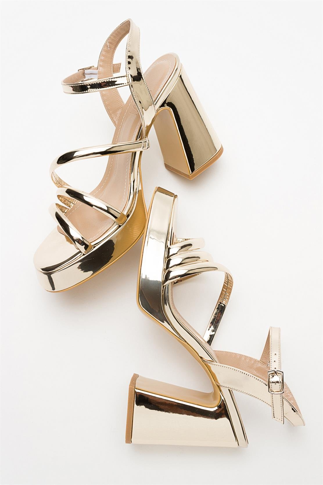 Heas Gold Platform Sandal – heel view showing leather, gold, Vowalisse