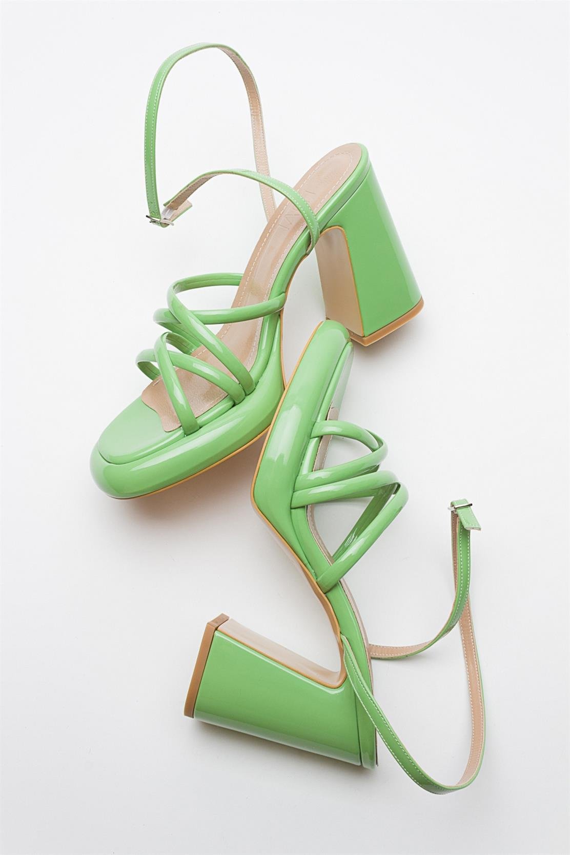 Oppe - Green Patent Platform Heel Shoe – side view showing leather, green, Vowalisse