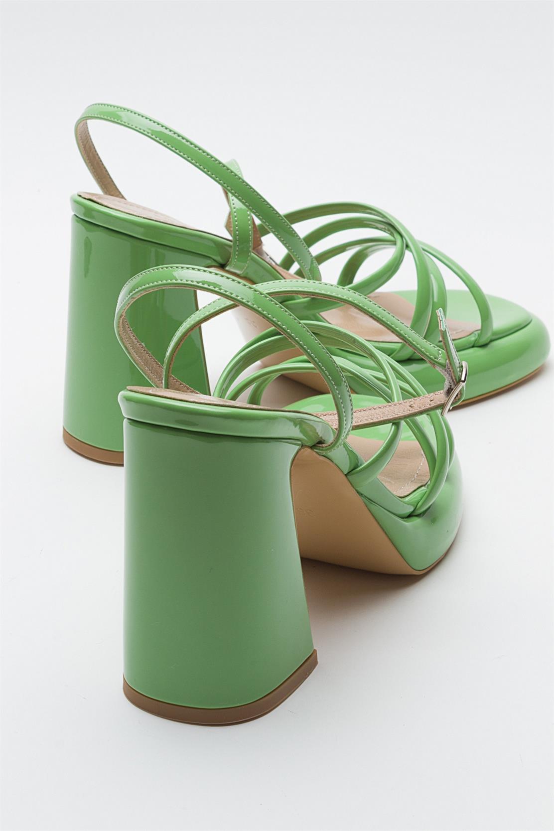 Oppe - Green Patent Platform Heel Shoe – heel view showing leather, green, Vowalisse