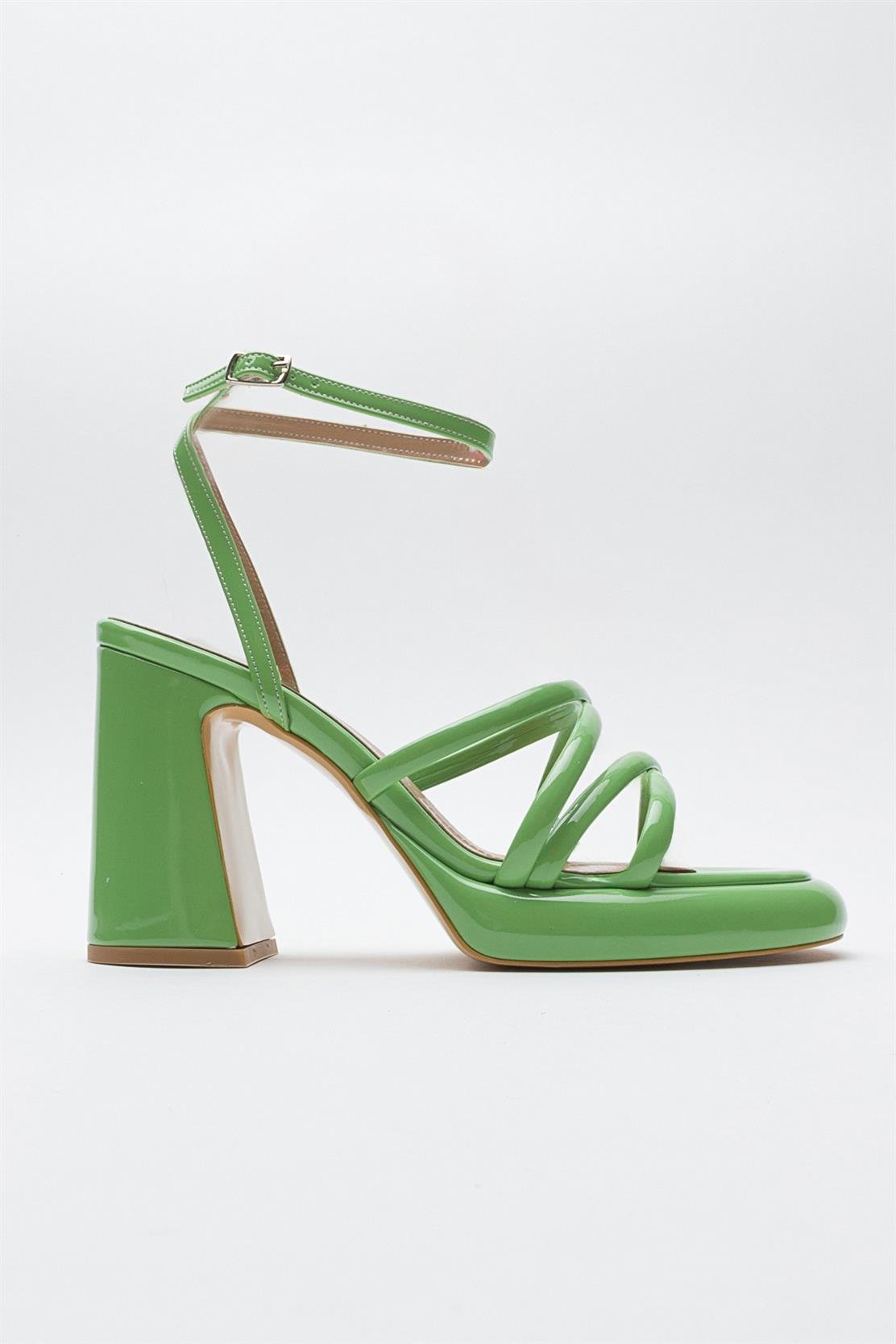 Oppe - Green Patent Platform Heel Shoe – top view showing leather, green, Vowalisse
