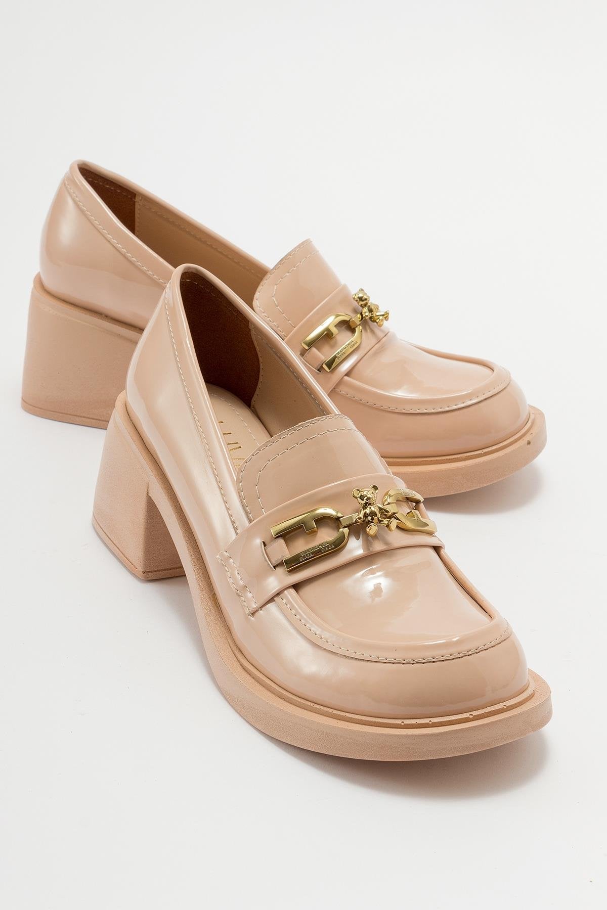 Omera - Beige Patent Shoe – front three-quarter view showing leather, Vowalisse