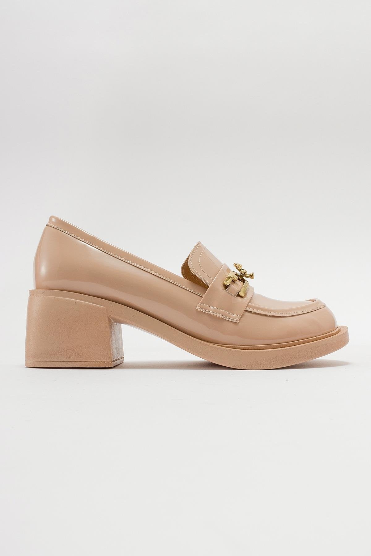 Omera - Beige Patent Shoe – top view showing leather, Vowalisse
