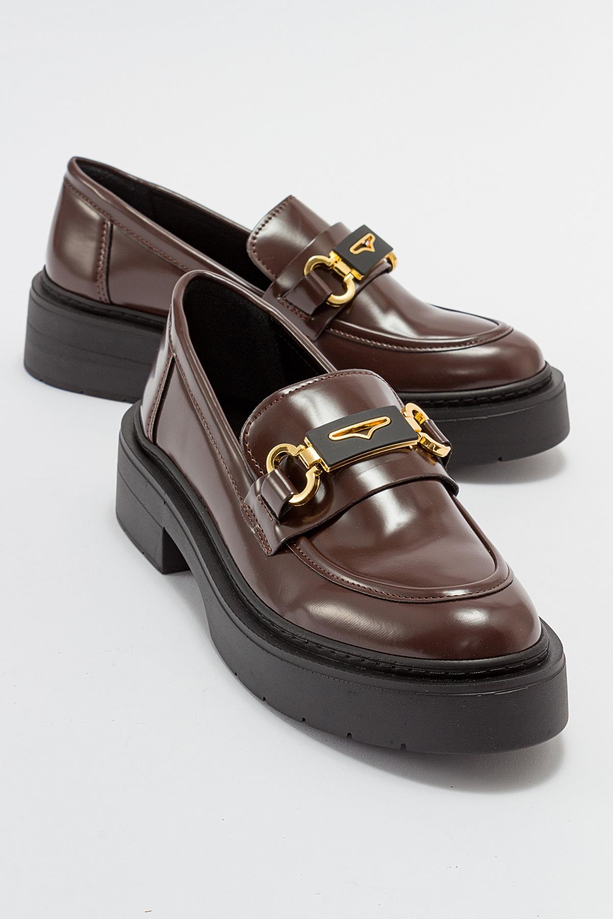 Unte - Brown Loafer – front three-quarter view showing leather, Vowalisse
