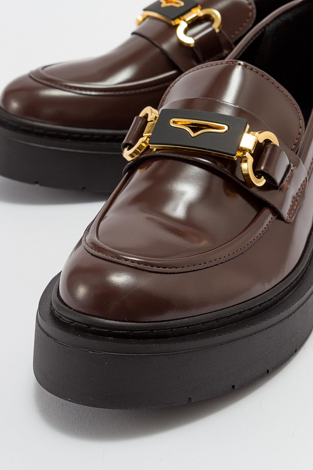 Unte - Brown Loafer – back view showing leather, Vowalisse