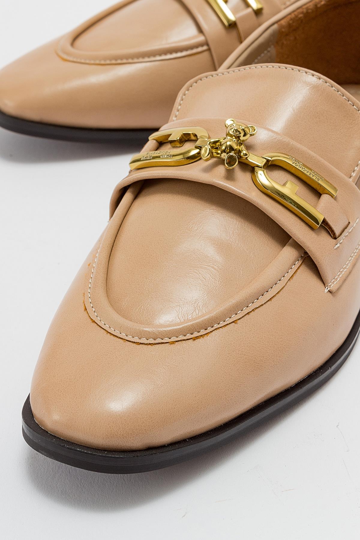 Lour - Beige Loafer – detail view showing leather, Vowalisse