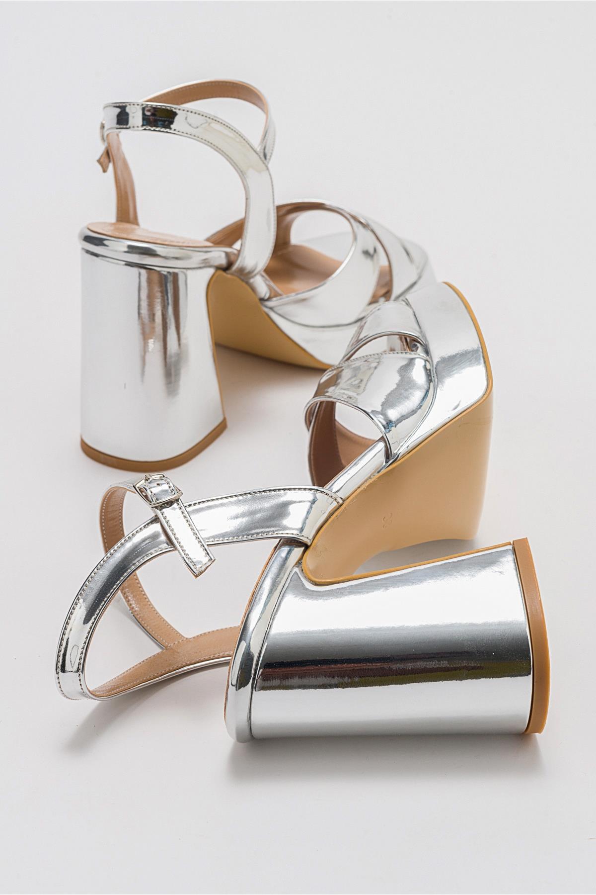 Lello - Silver Platform Heel Shoe – heel view showing leather, silver, red, Vowalisse