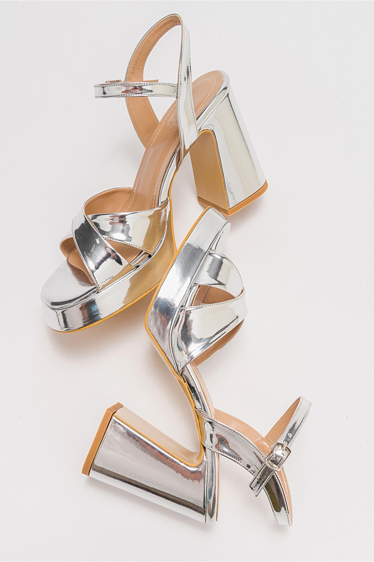 Lello - Silver Platform Heel Shoe – back view showing leather, silver, red, Vowalisse