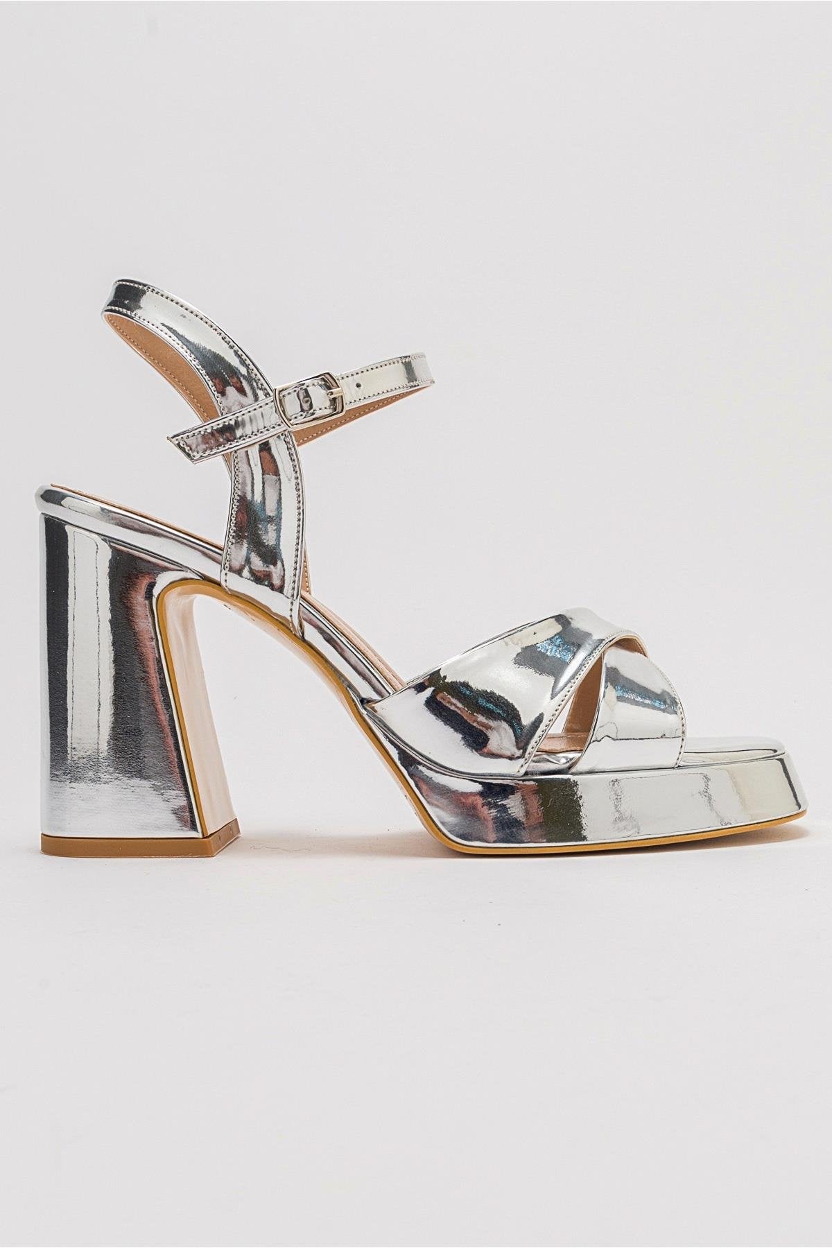 Lello - Silver Platform Heel Shoe – top view showing leather, silver, red, Vowalisse