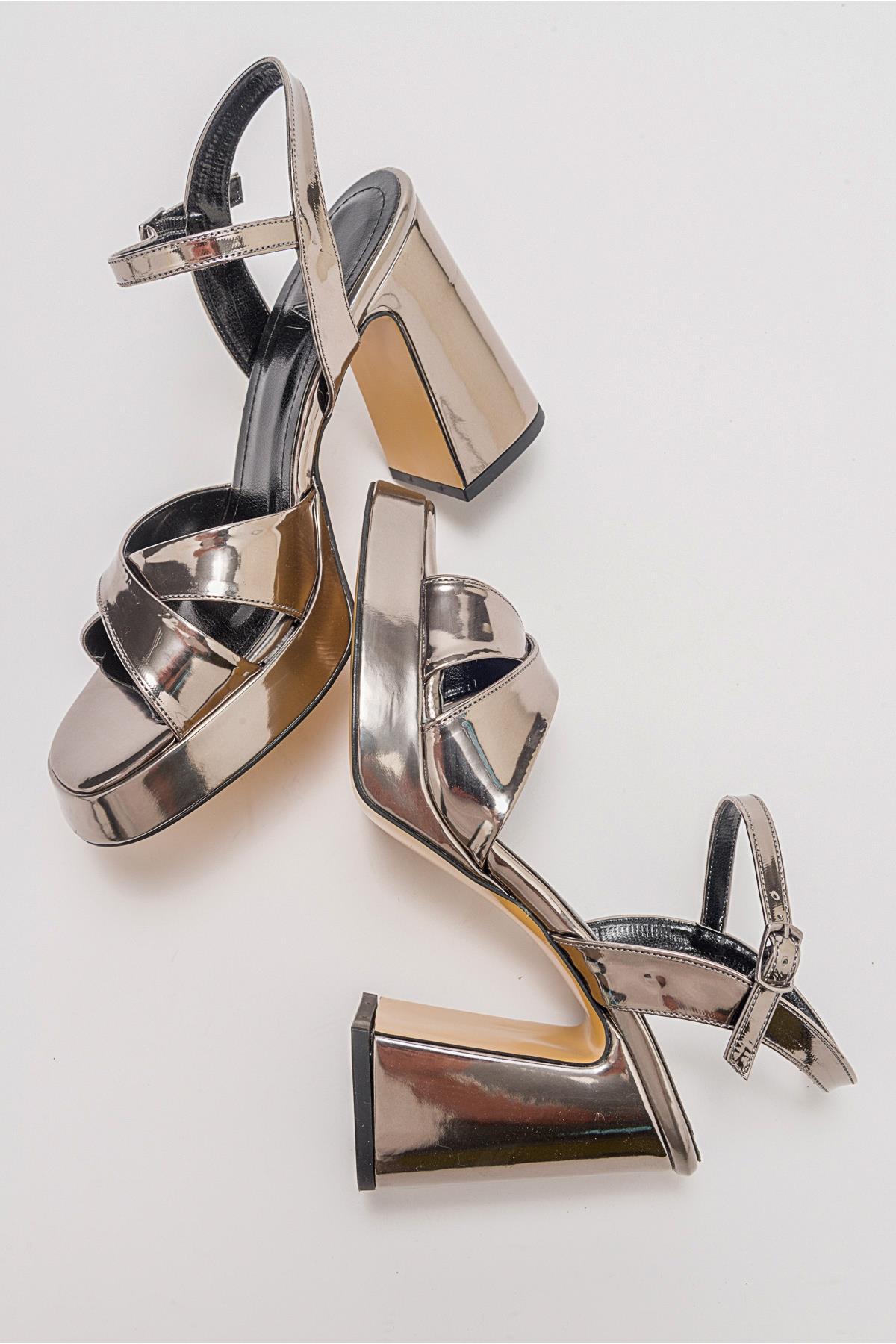 Lello - Platinum Platform Heel Shoe – heel view showing leather, Vowalisse