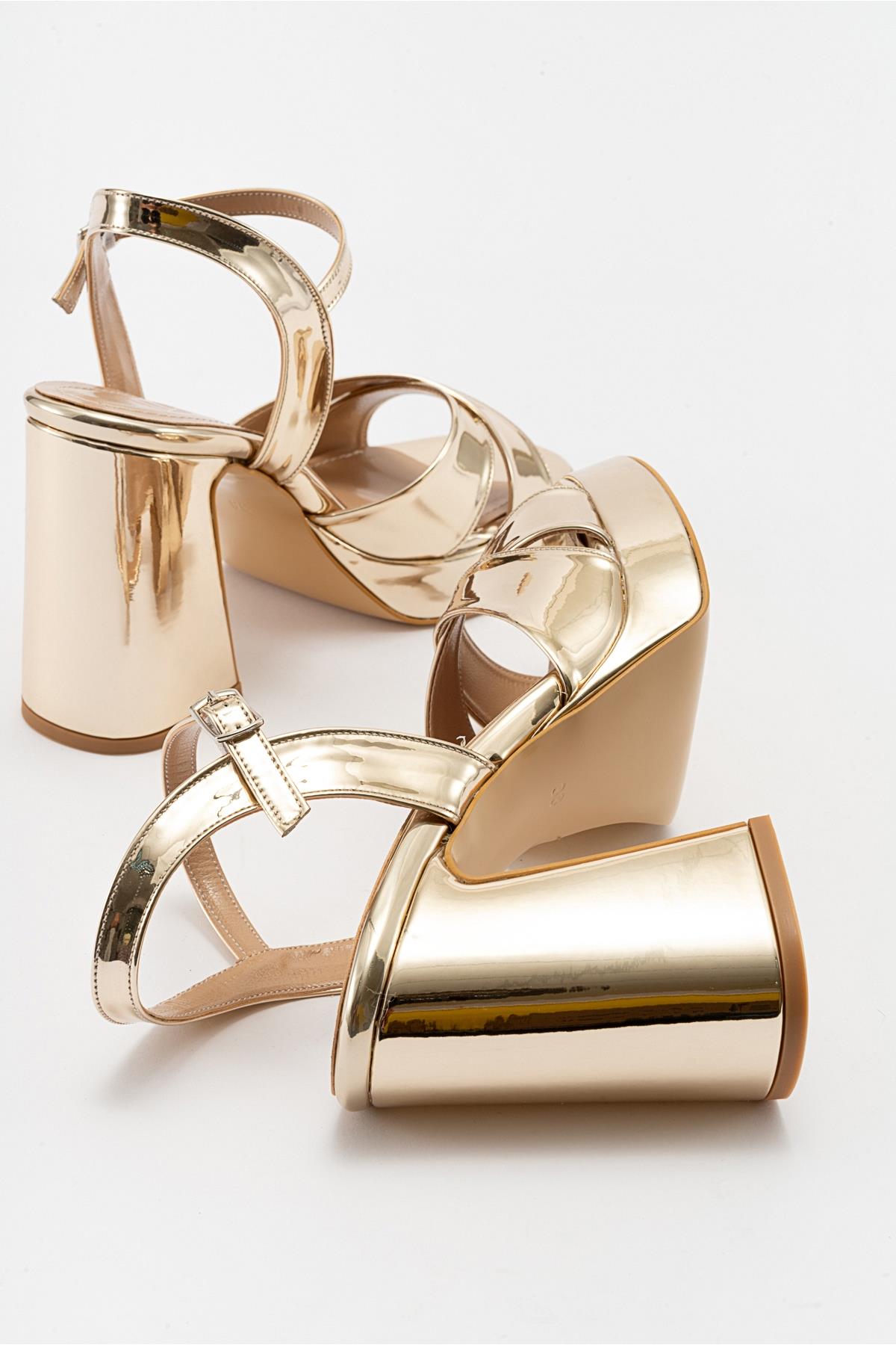 Lello - Gold Platform Heel Shoe – detail view showing leather, gold, Vowalisse