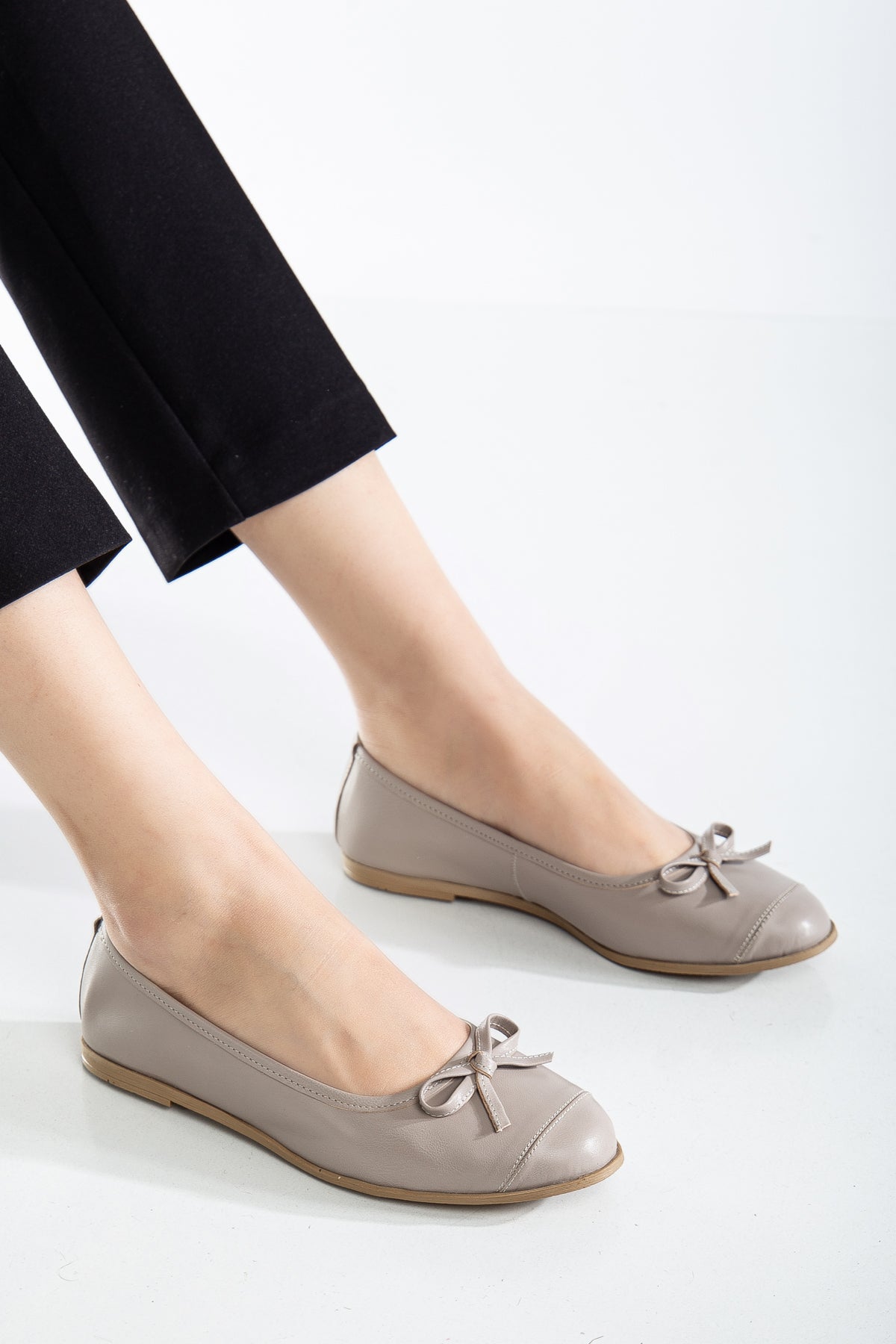 Brooklyn - Dark Beige Ballerina Flats – detail view showing bow, leather, suede, Vowalisse