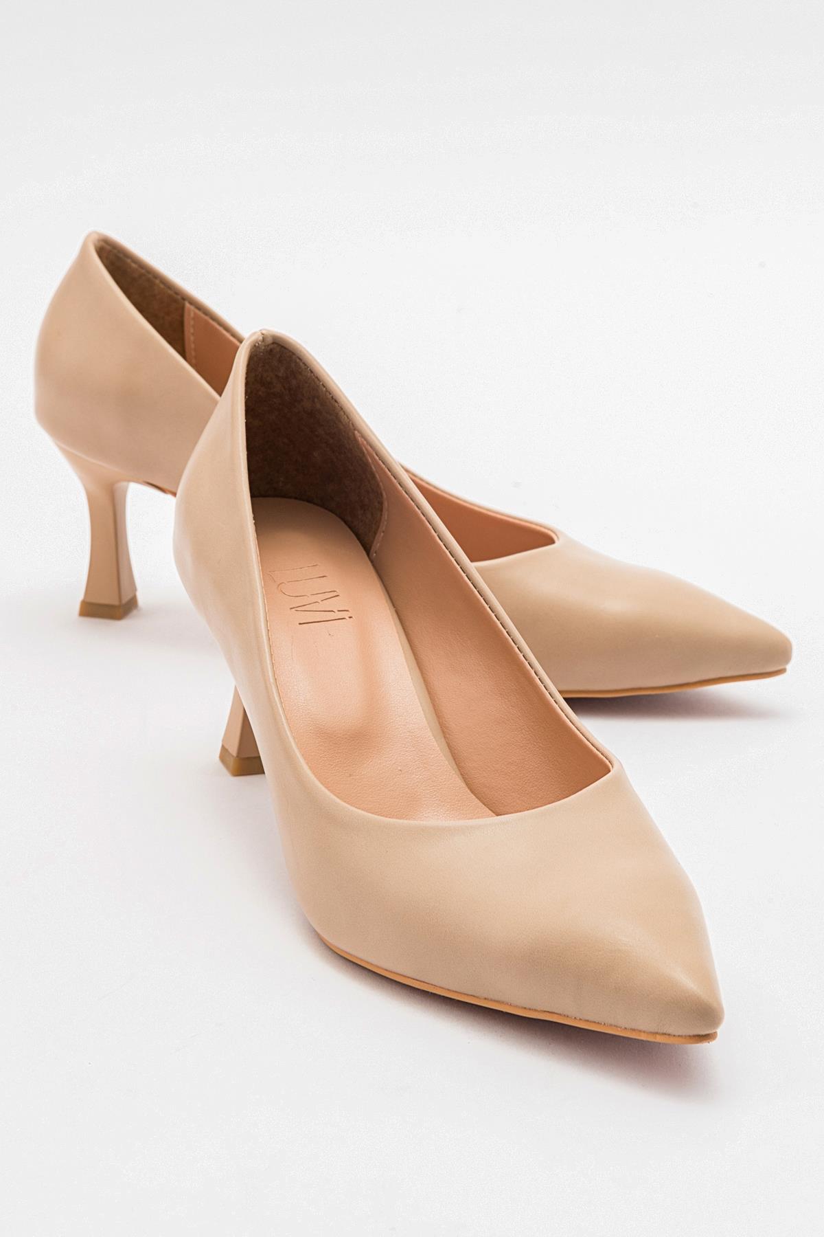 Pedra - Nude Heeled Shoe – front three-quarter view showing leather, nude, Vowalisse