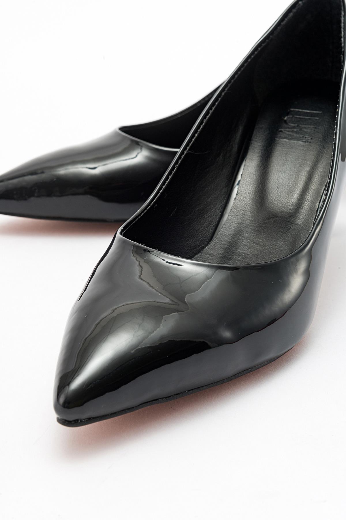 Pedra - Black Heeled Shoe – detail view showing leather, black, Vowalisse