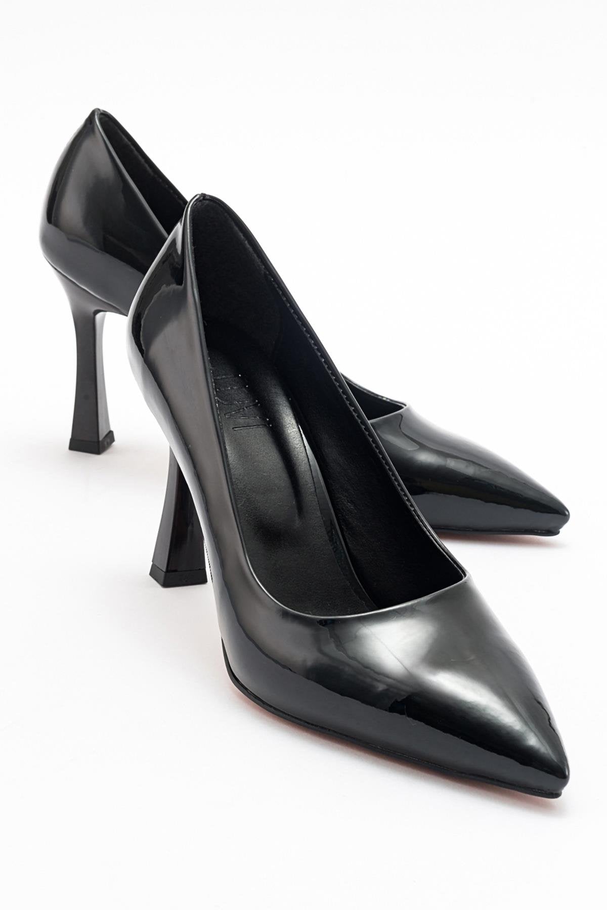 Forest Black Patent Pointed Toe Pump – front three-quarter view showing leather, black, Vowalisse