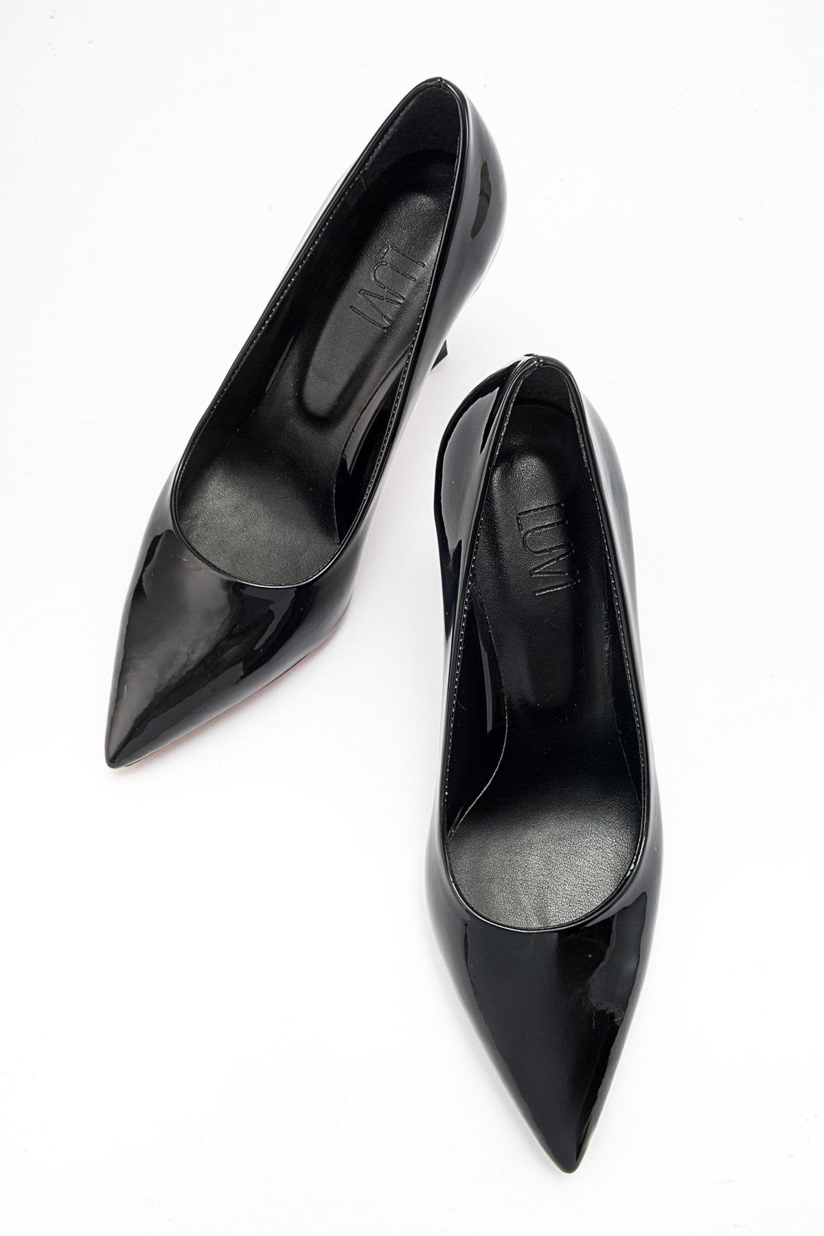 Forest Black Patent Pointed Toe Pump – detail view showing leather, black, Vowalisse