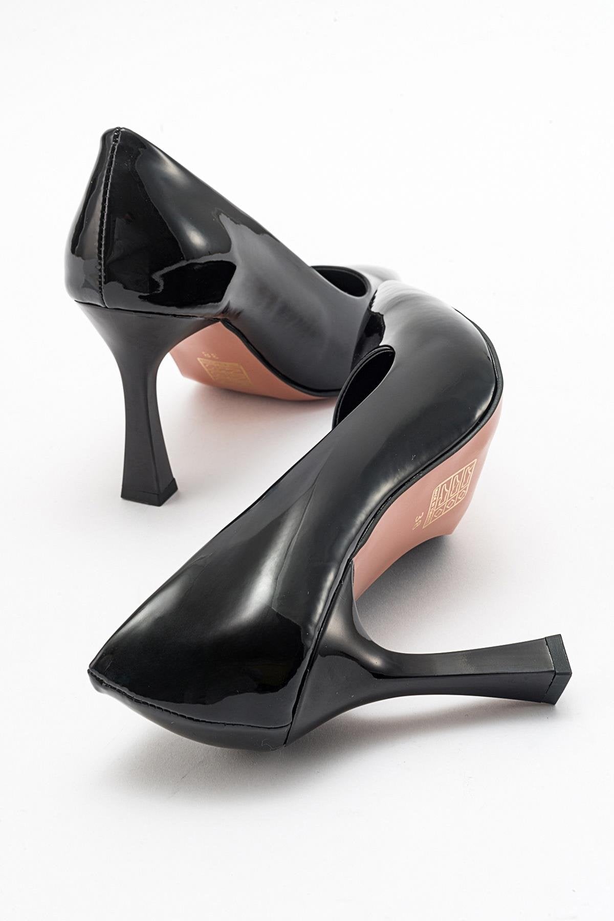 Forest Black Patent Pointed Toe Pump – back view showing leather, black, Vowalisse
