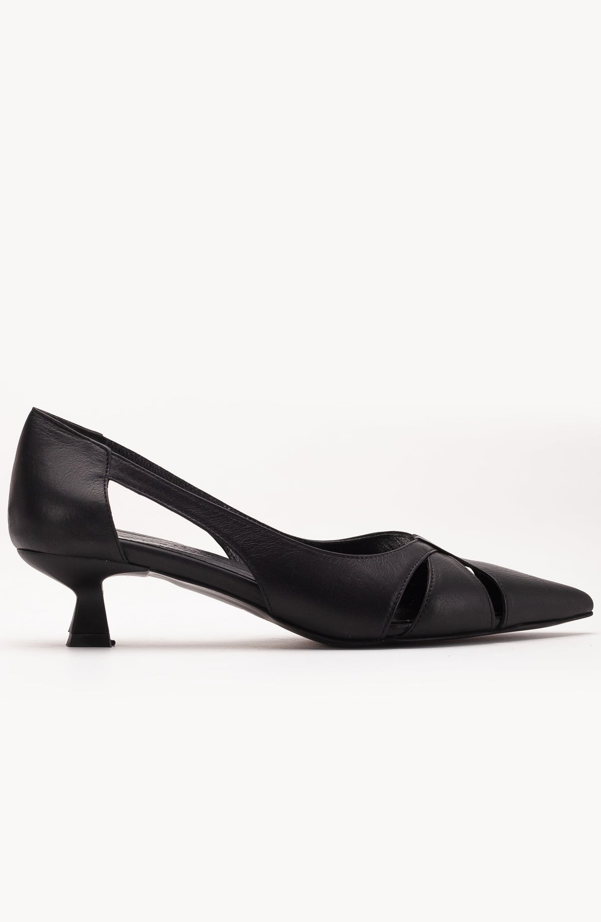 Sidal - Black Leather Pumps – detail view showing leather, black, Vowalisse