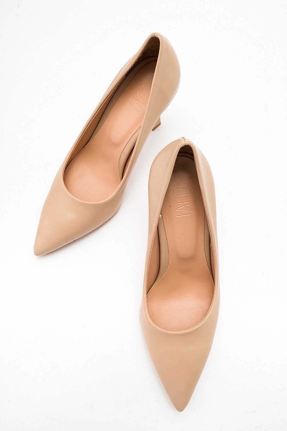 Forest Beige Cilt Pointed Toe Pump – detail view showing leather, Vowalisse