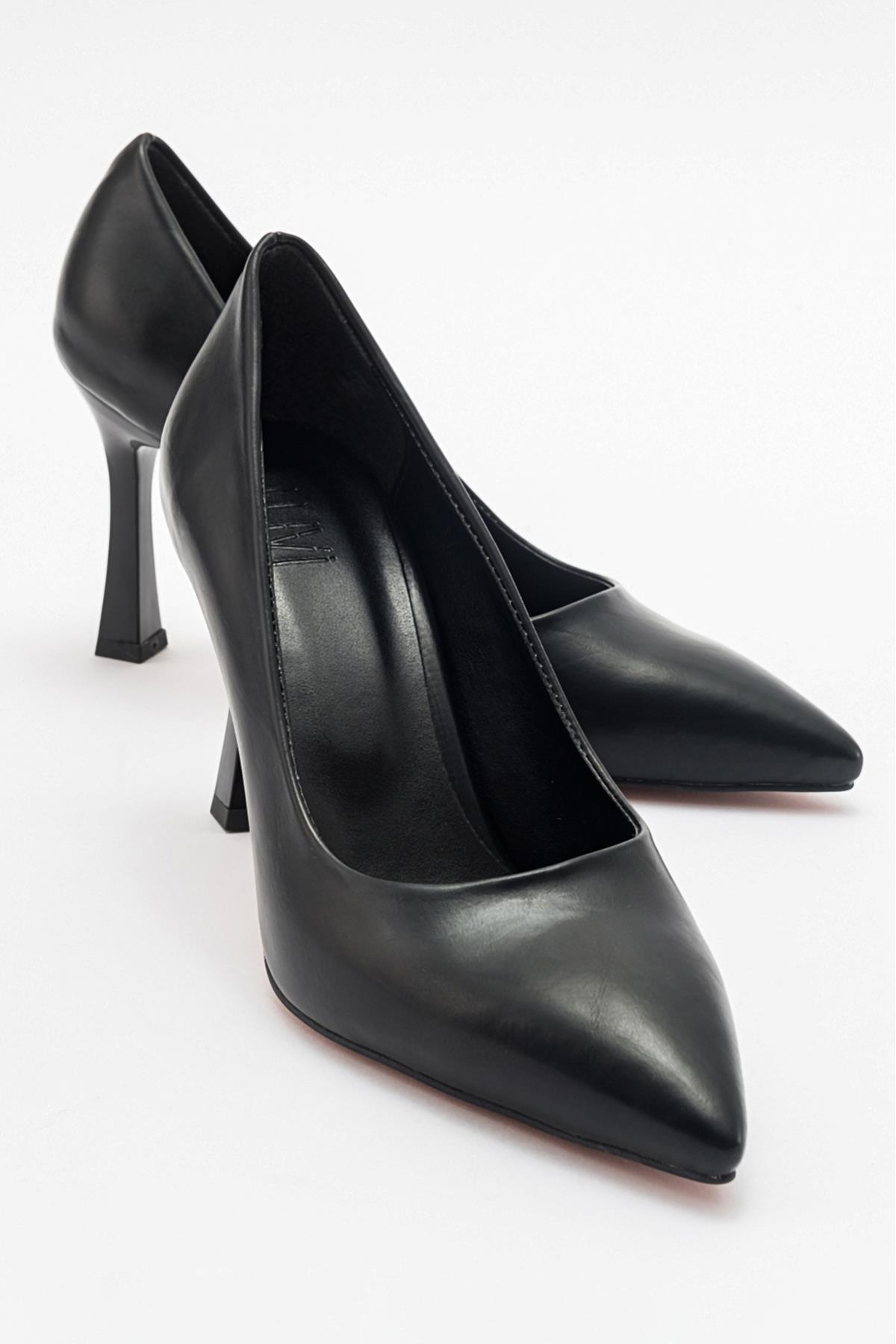 Forest Black Cilt Pointed Toe Pump – front three-quarter view showing leather, black, Vowalisse