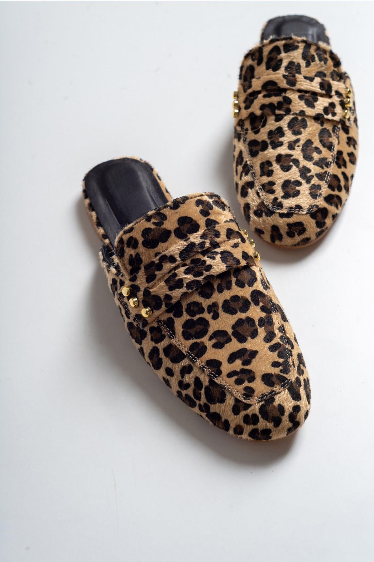 Eleonora - Leopard Print Leather Clogs – detail view showing leather, Vowalisse