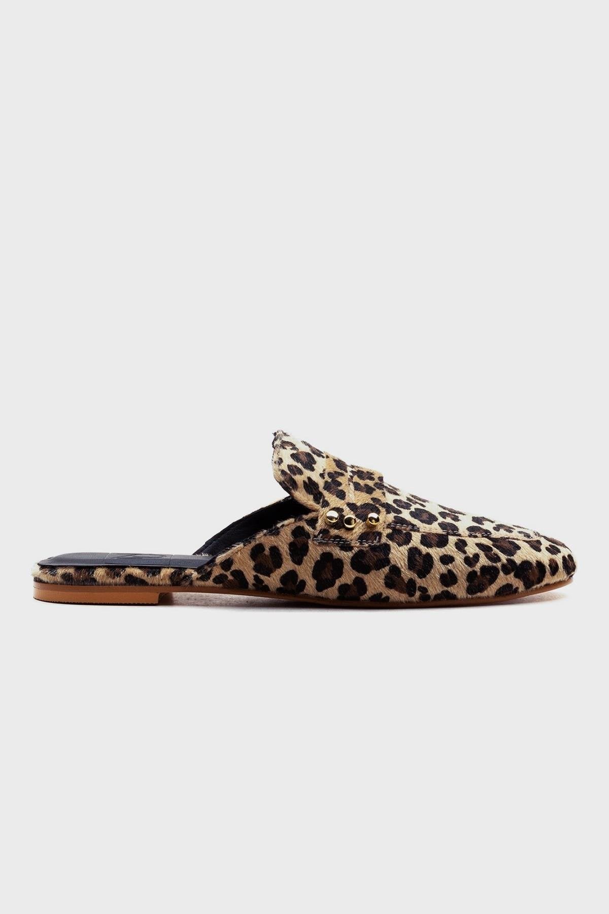 Eleonora - Leopard Print Leather Clogs – top view showing leather, Vowalisse