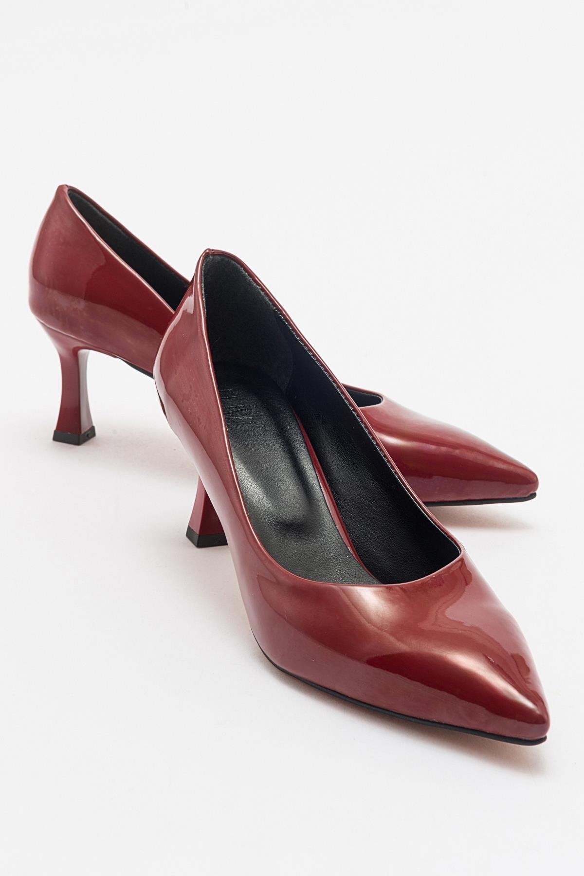 Pedra - Burgundy Patent Heeled Shoe – front three-quarter view showing leather, Vowalisse