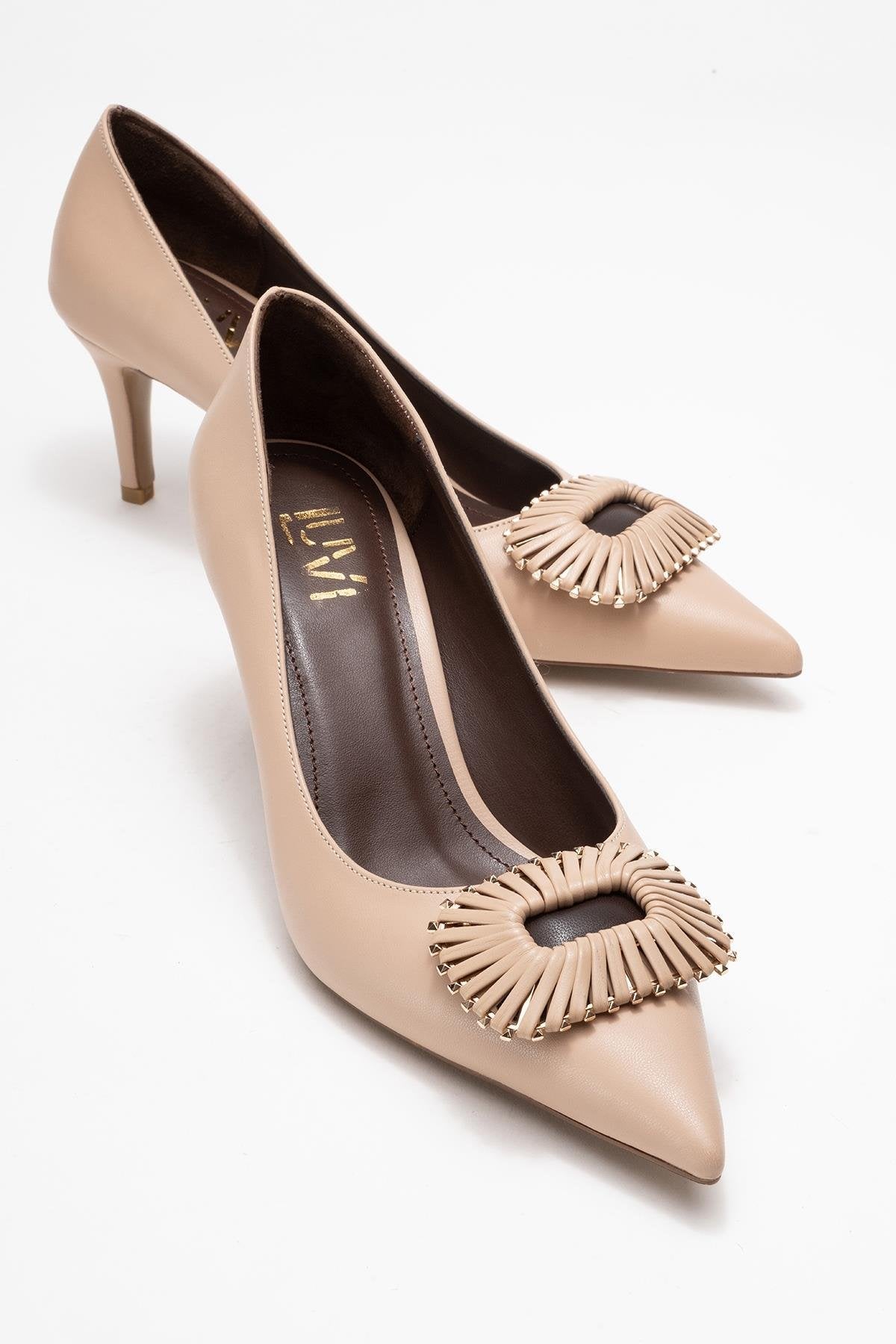 Great - Beige Brown Buckle Heeled Shoe – front three-quarter view showing leather, Vowalisse