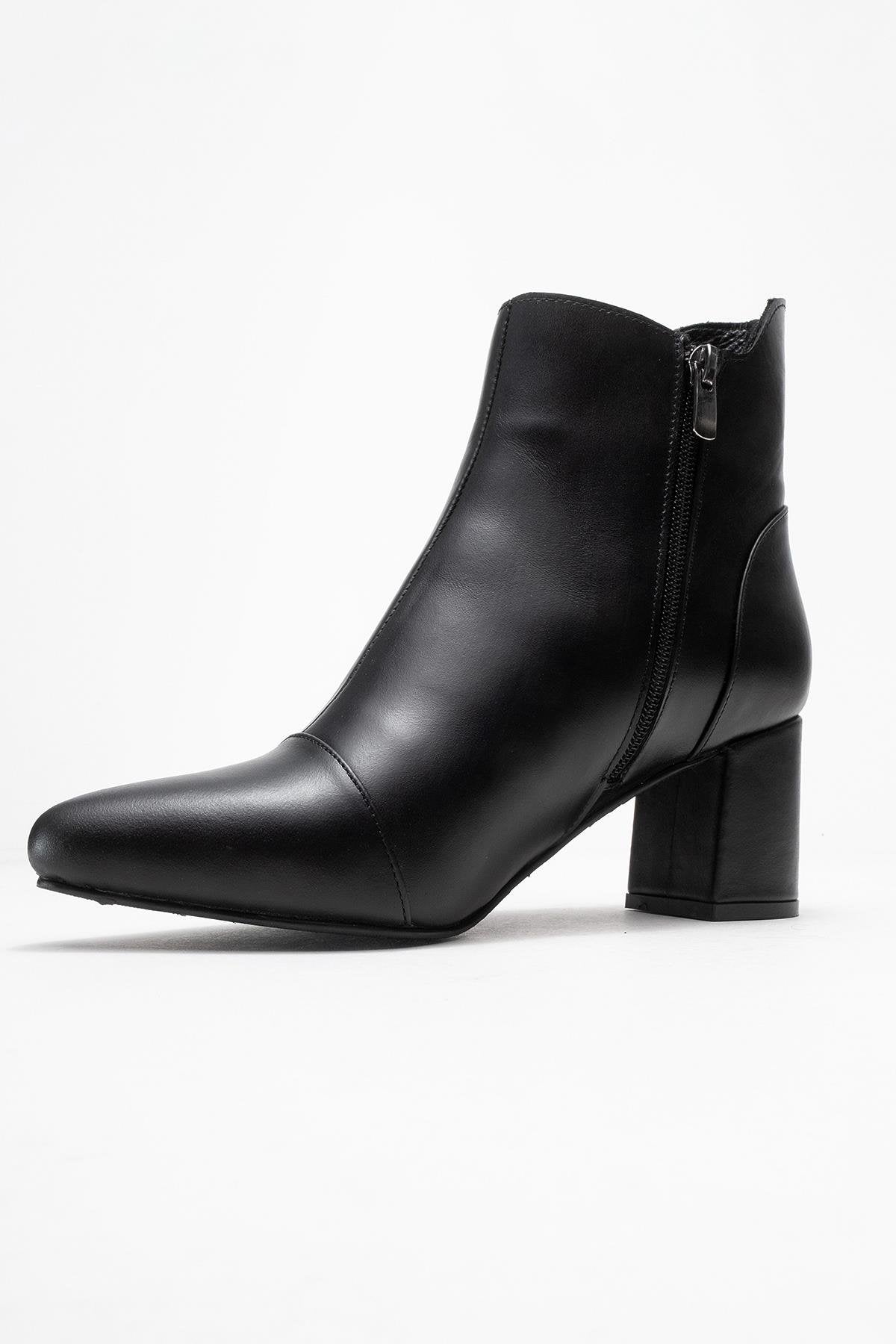 Gael - Black Genuine Leather Block Heel Ankle Boot – heel view showing leather, black, Vowalisse
