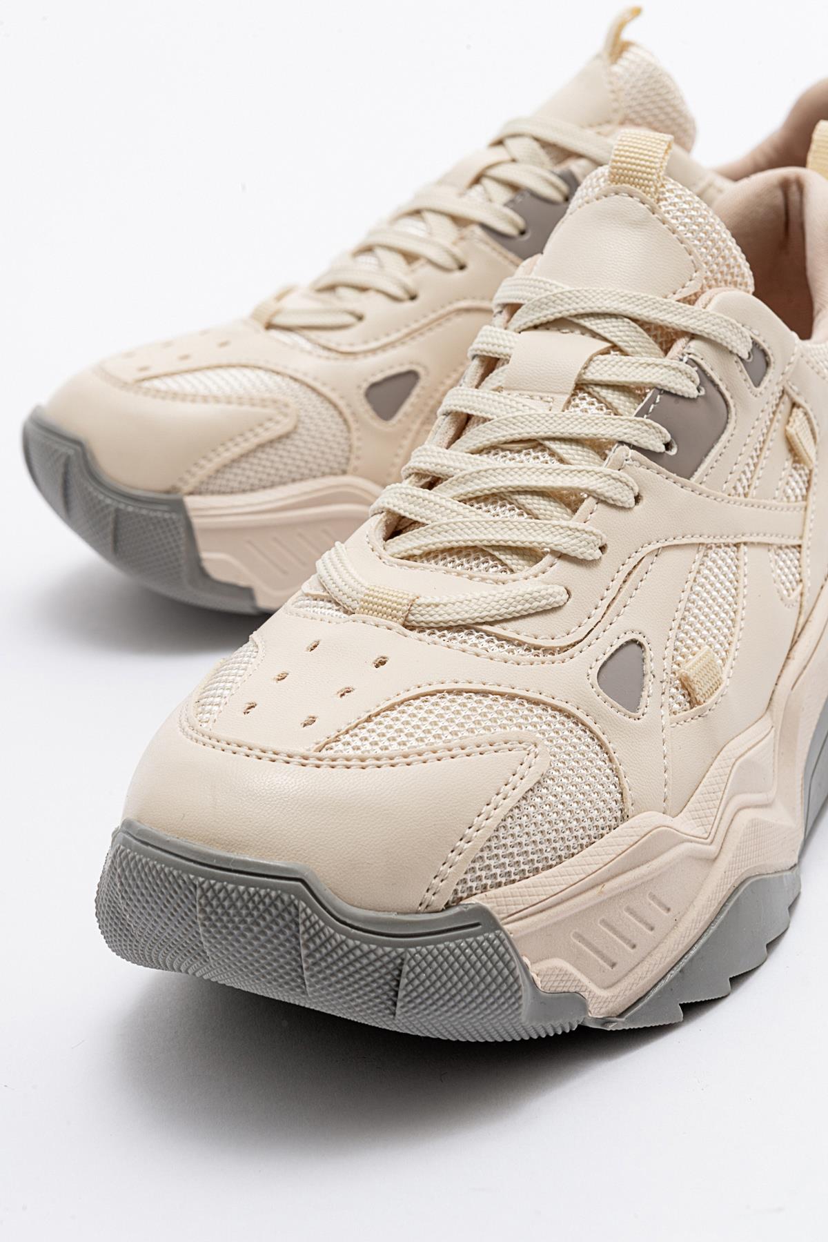 Loretta - Ecru-Grey Sneaker – side view showing leather, Vowalisse