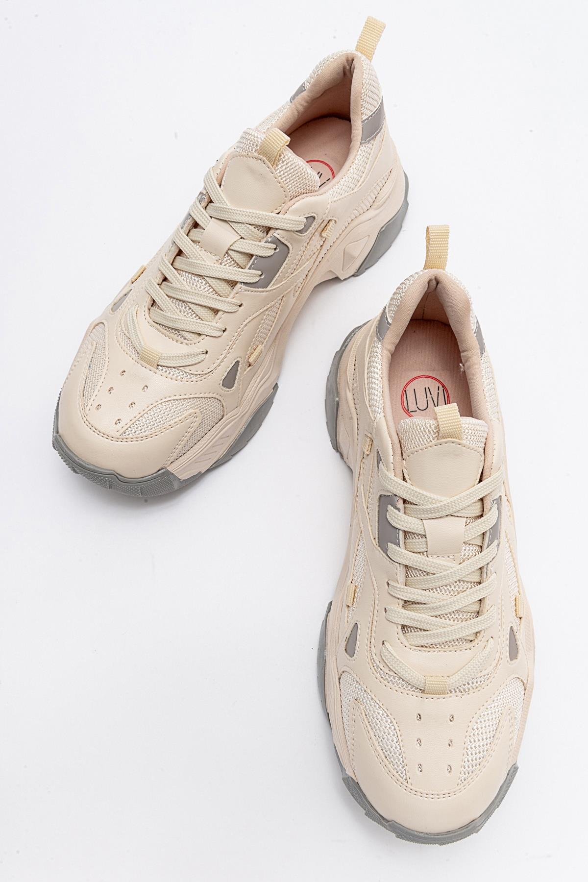 Loretta - Ecru-Grey Sneaker – heel view showing leather, Vowalisse
