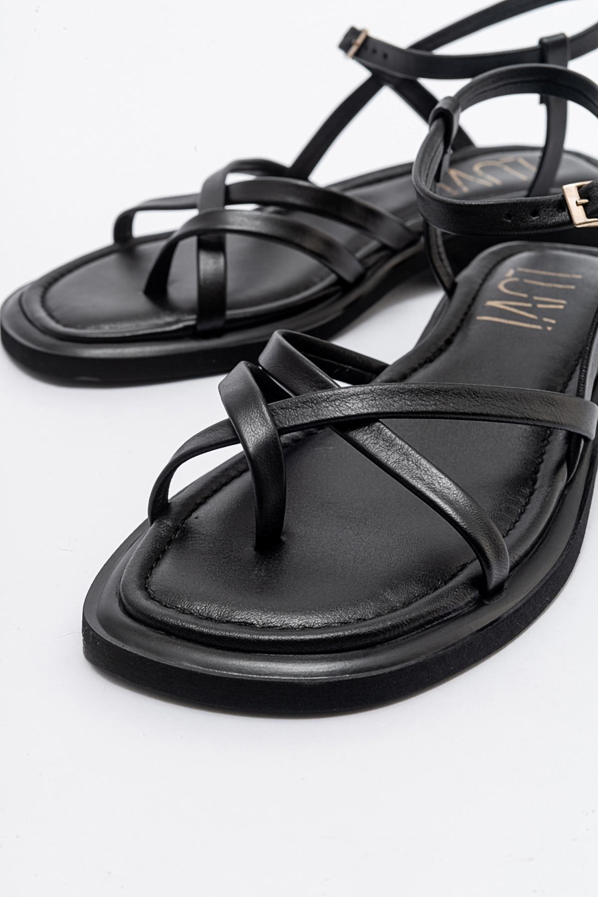 Antas - Black Leather Sandals – heel view showing leather, black, Vowalisse