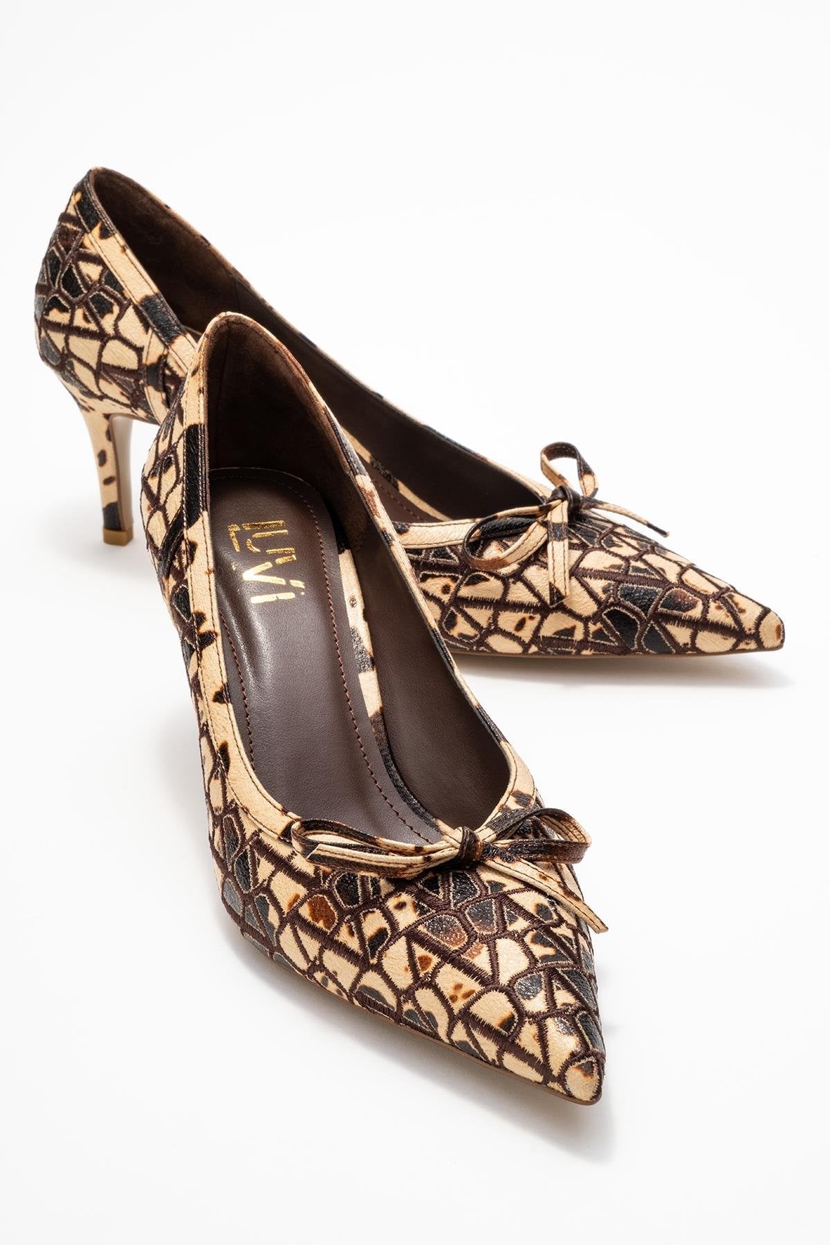 Camden - Beige Patterned Bow-Front Pump – front three-quarter view showing bow, leather, Vowalisse