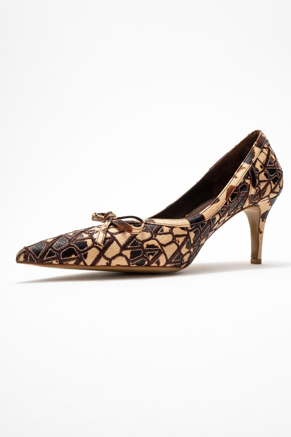 Camden - Beige Patterned Bow-Front Pump – heel view showing bow, leather, Vowalisse