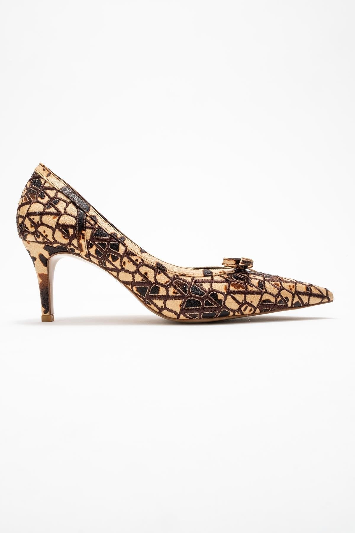 Camden - Beige Patterned Bow-Front Pump – top view showing bow, leather, Vowalisse