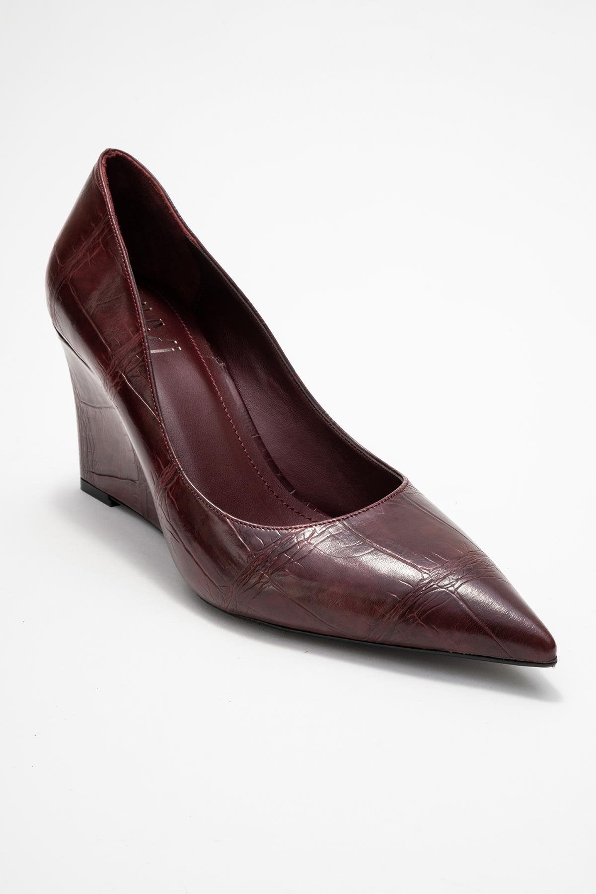 Puera - Burgundy Printed Pointed Toe Wedge Heel Shoe – detail view showing leather, Vowalisse