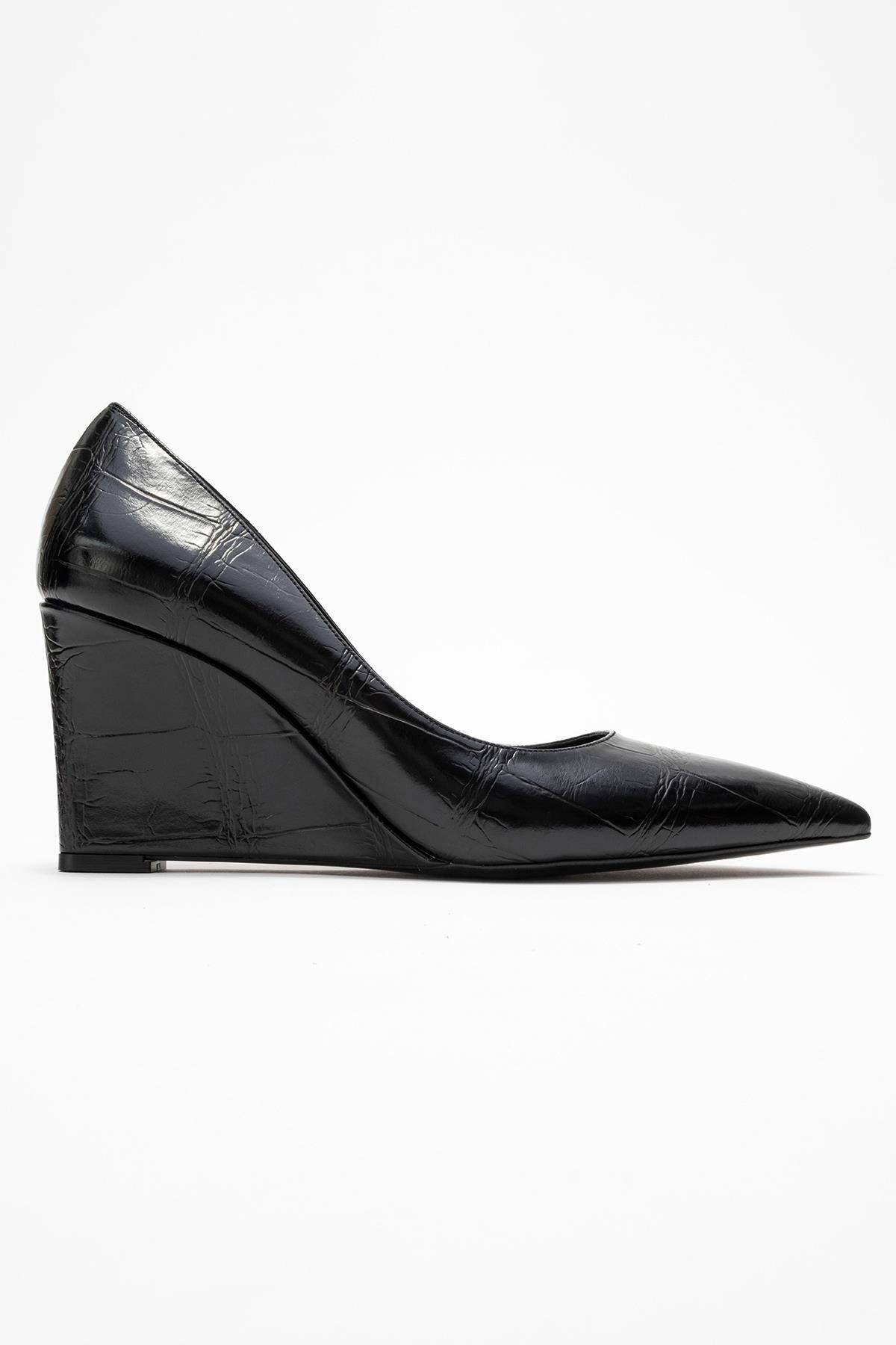 Puera - Black Printed Pointed Toe Wedge Heel Pump – top view showing leather, black, Vowalisse