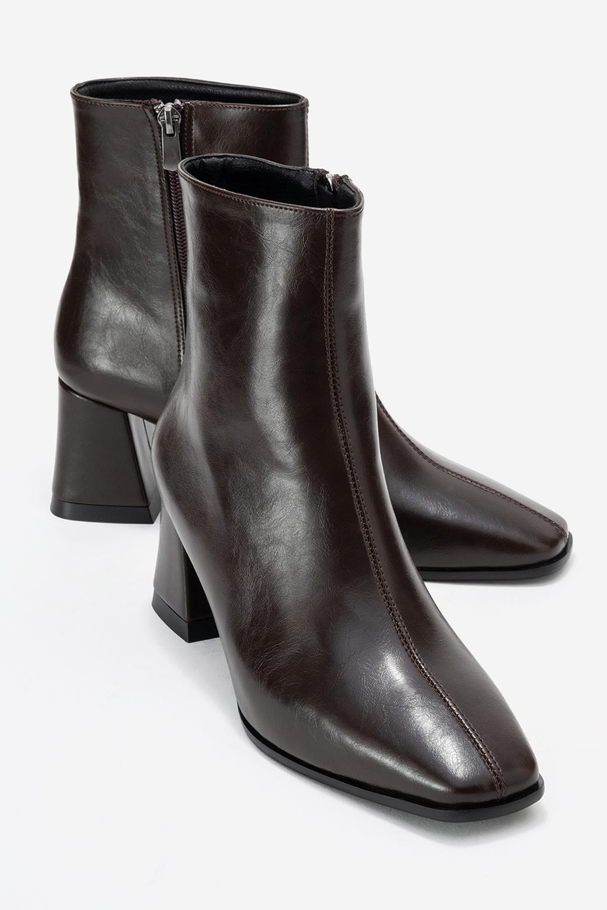 Arven - Brown Block Heel Boot – front three-quarter view showing leather, Vowalisse