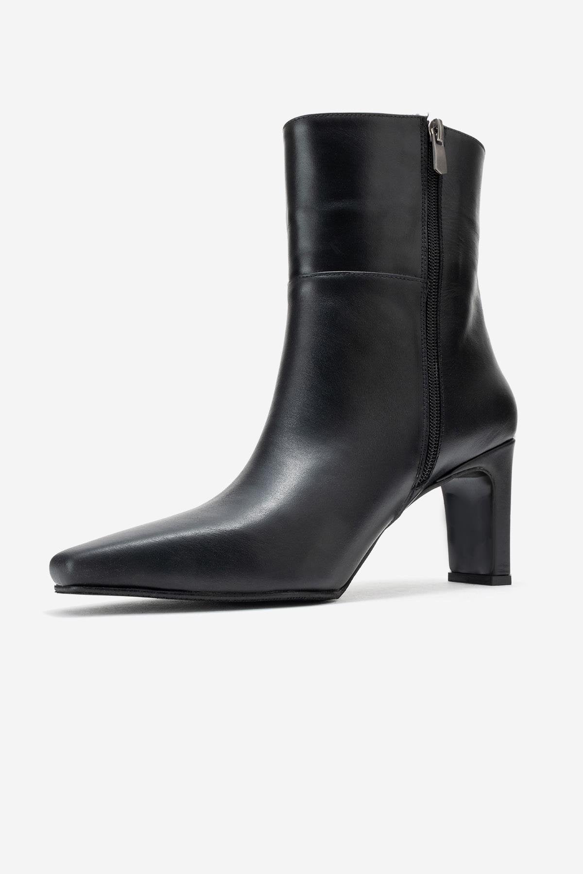 Kyoto - Black Genuine Leather Block Heel Boot – heel view showing leather, black, Vowalisse