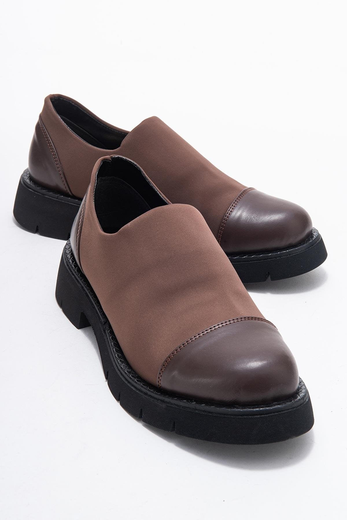 Panola - Brown Scuba Everyday Shoe – front three-quarter view showing leather, Vowalisse
