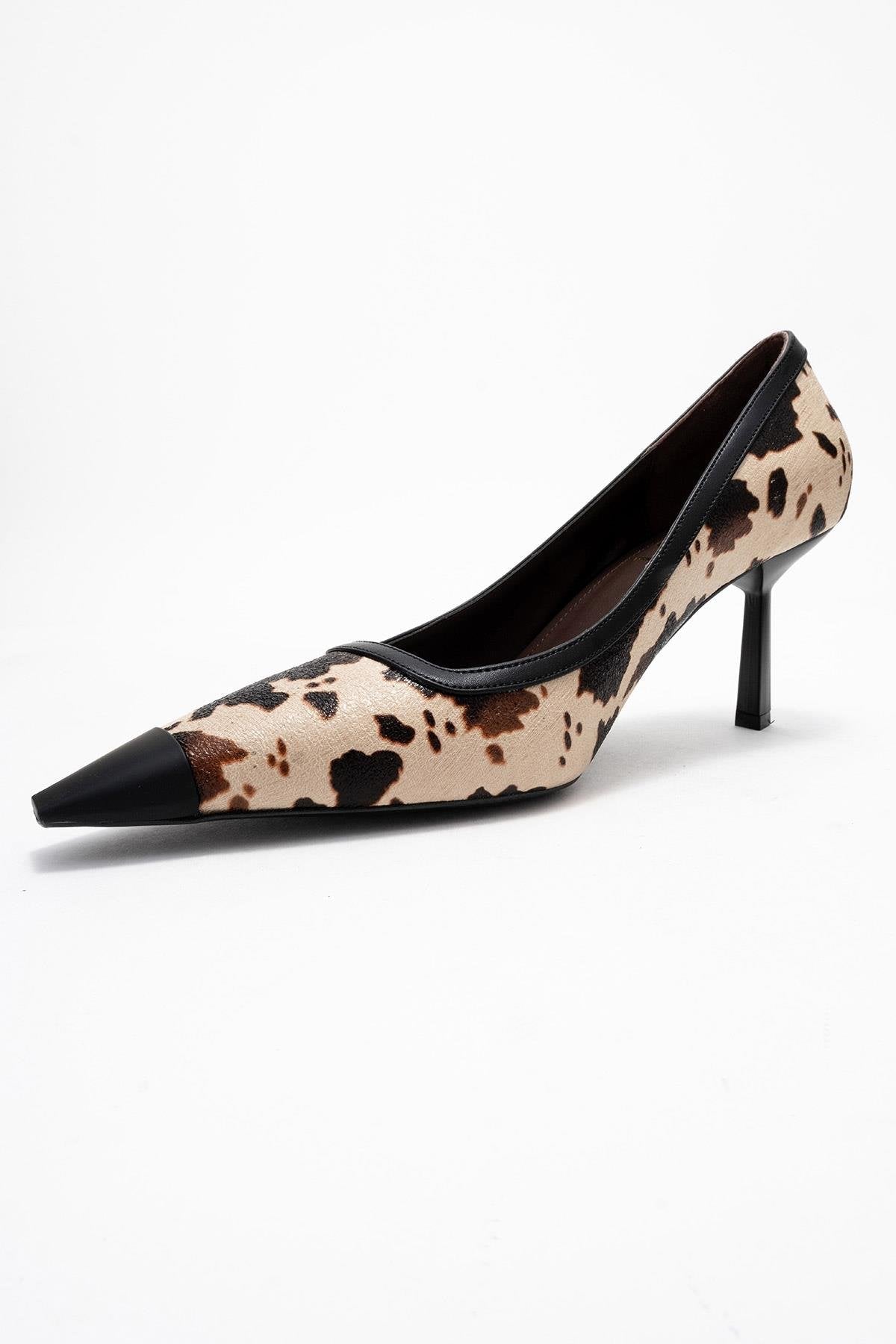 Rona - Black Beige Pattern Pointed Toe Pump – heel view showing leather, black, Vowalisse