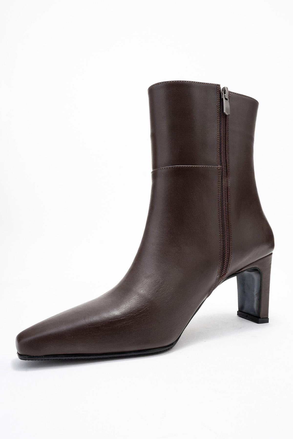 Kyoto - Cognac Genuine Leather Block Heel Boot – heel view showing leather, Vowalisse