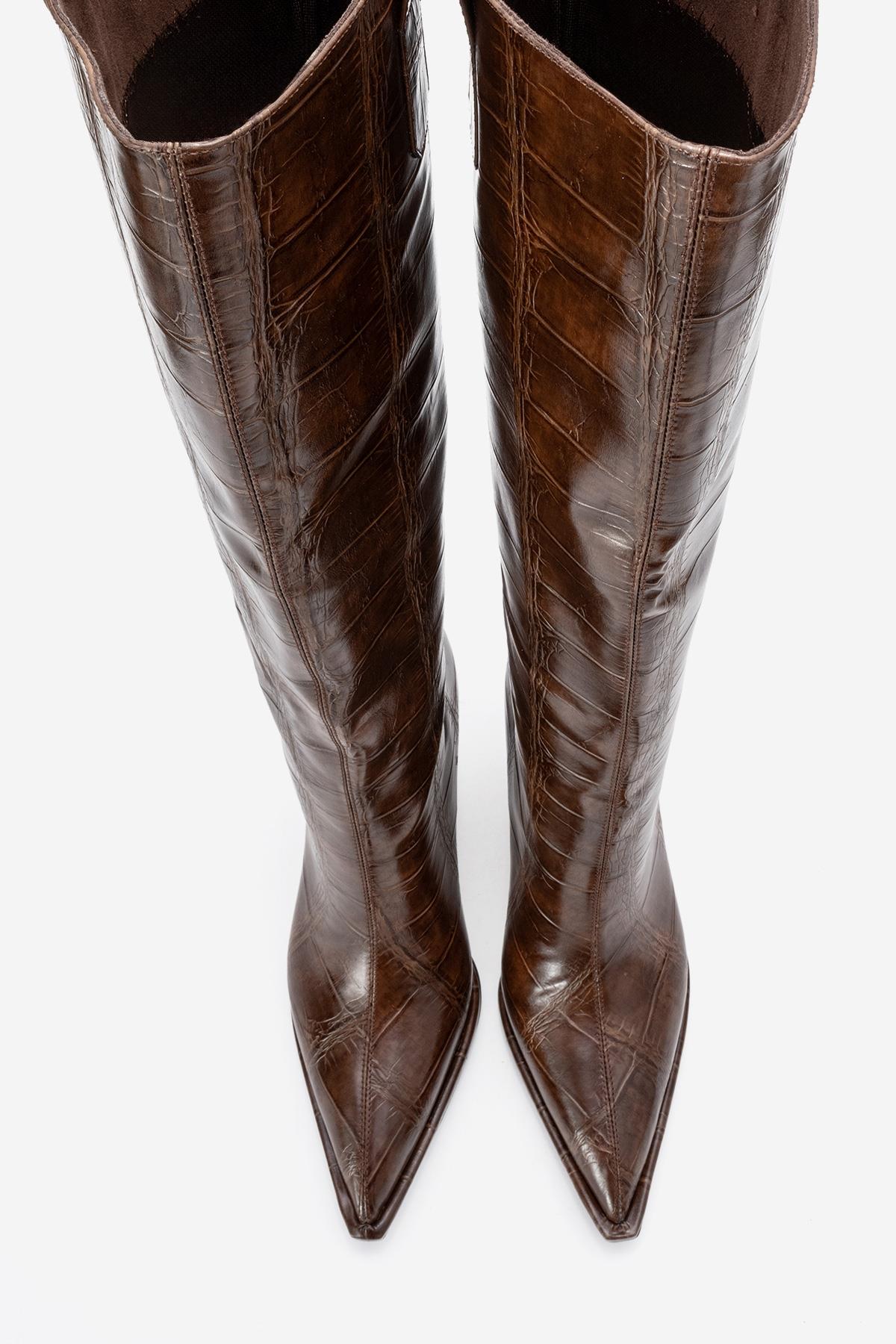 Lunelle - Brown Pointed Toe Stiletto Heel Knee-High Boot – detail view showing leather, red, Vowalisse